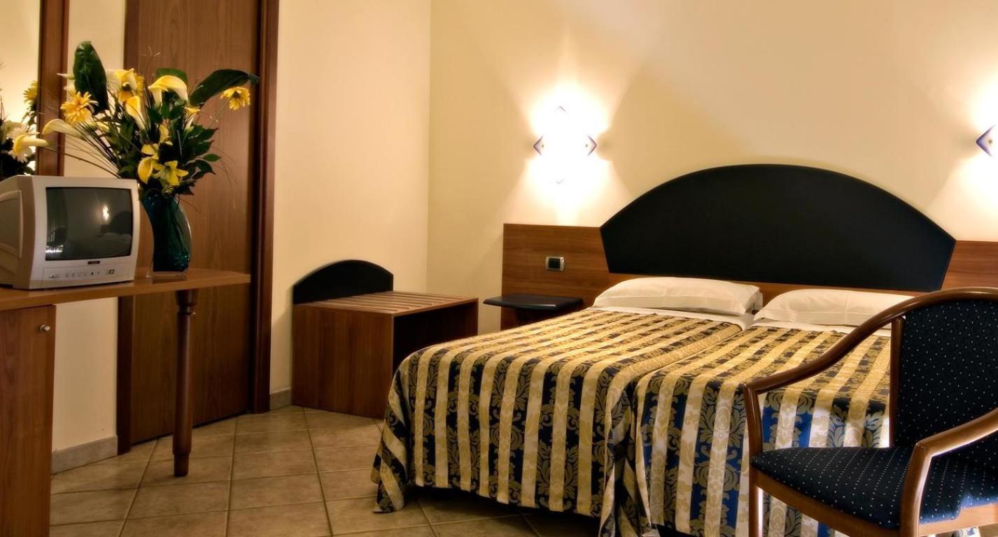 Double or Twin Room photo 3