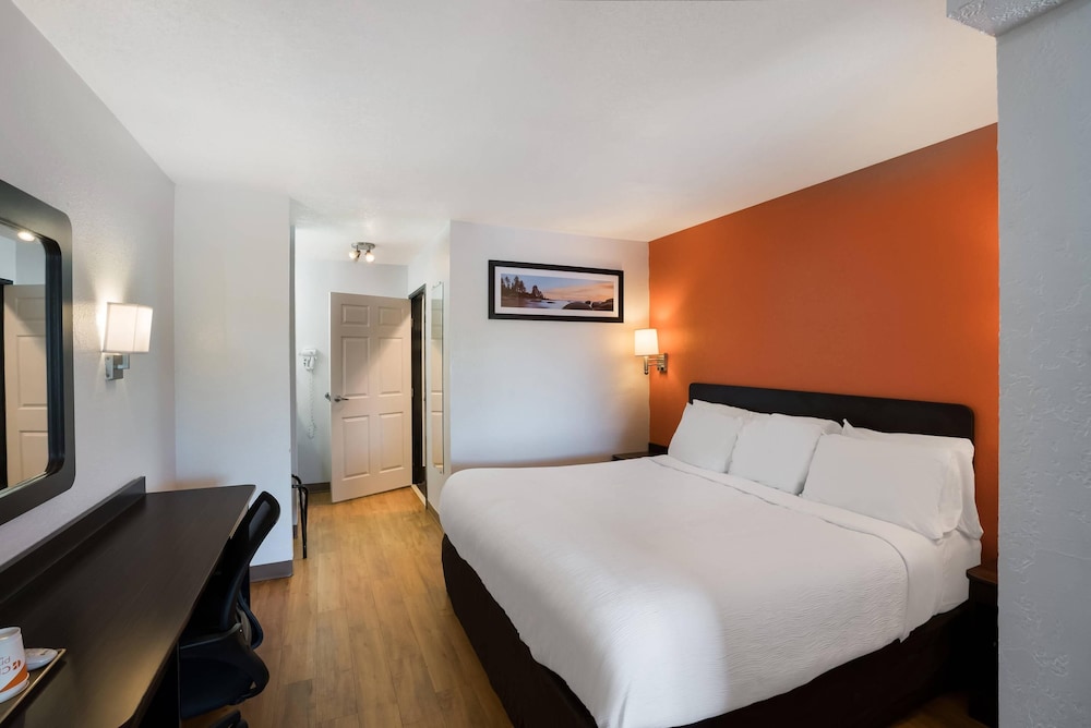 Suite, 1 King Bed with Sofa bed, Non Smoking photo 1
