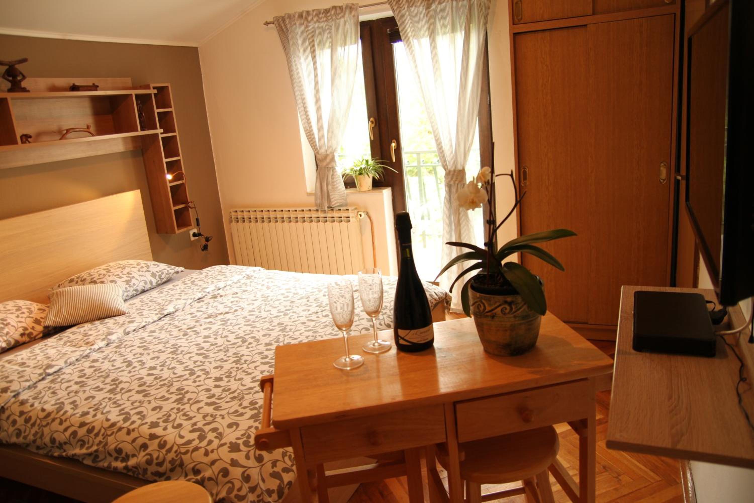 Studio (2 Adults)