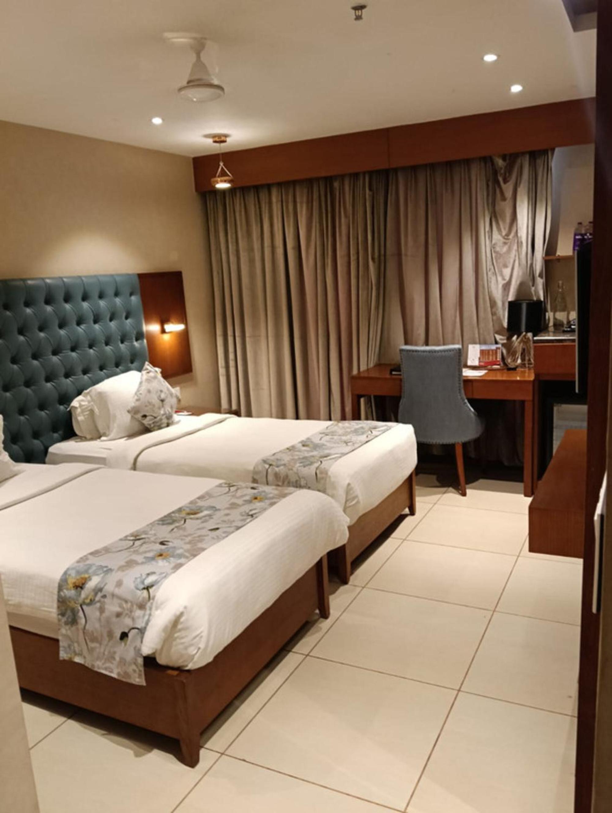 Deluxe Twin Room - Photo 2