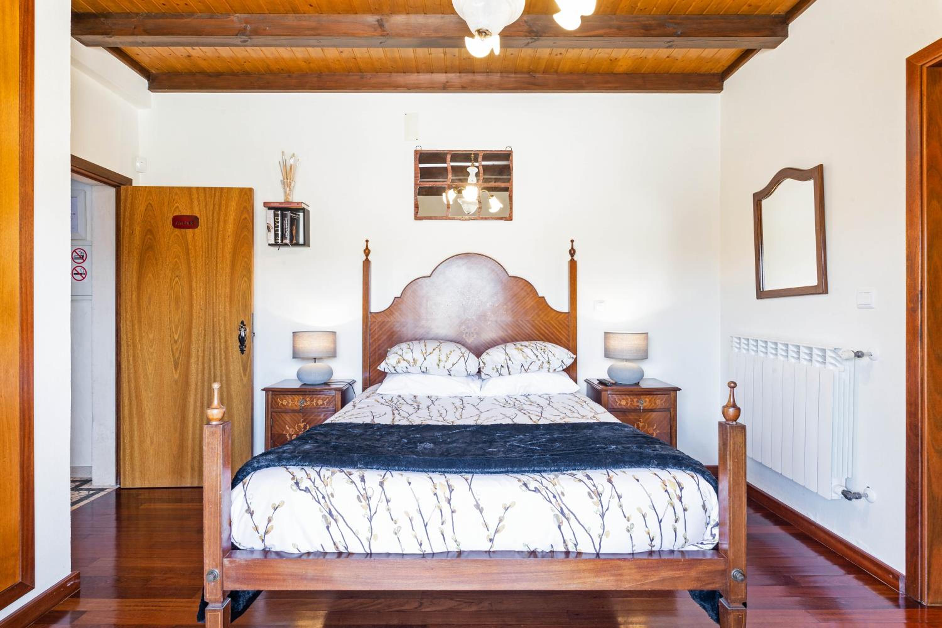 Five-Bedroom House photo 1