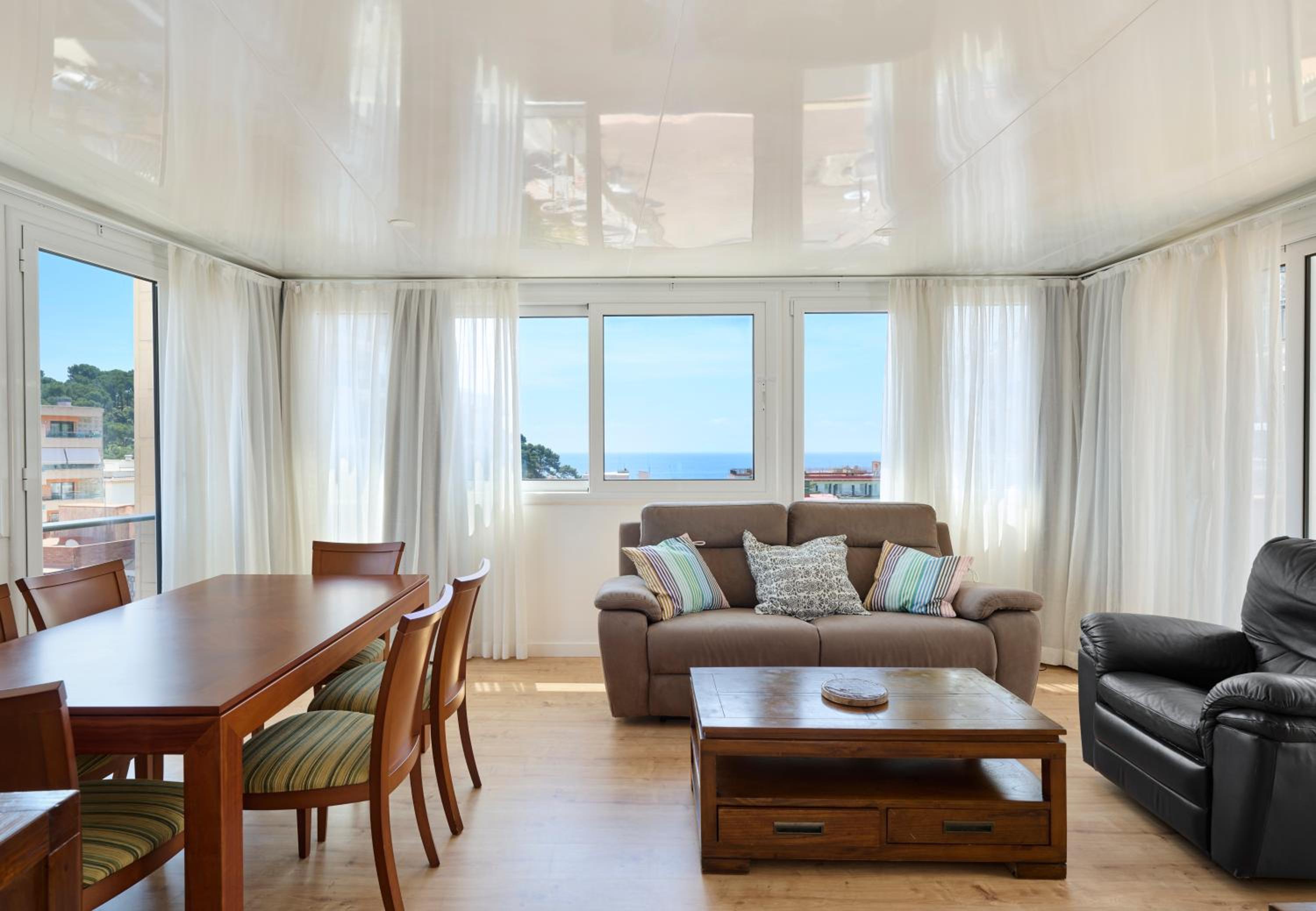 Two-Bedroom Apartment with Terrace and Sea View photo 3