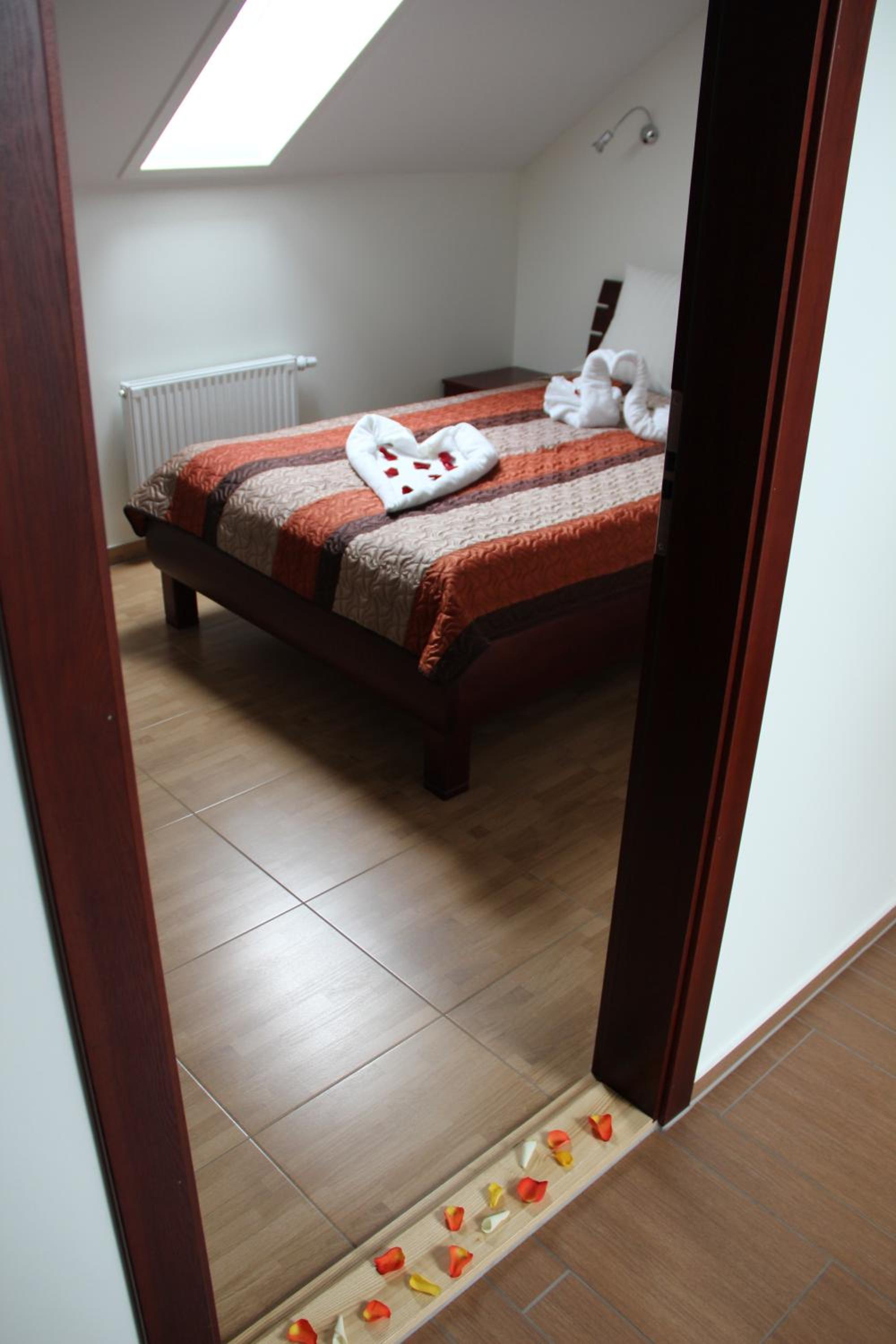 Double Room with Private Bathroom - Photo 1