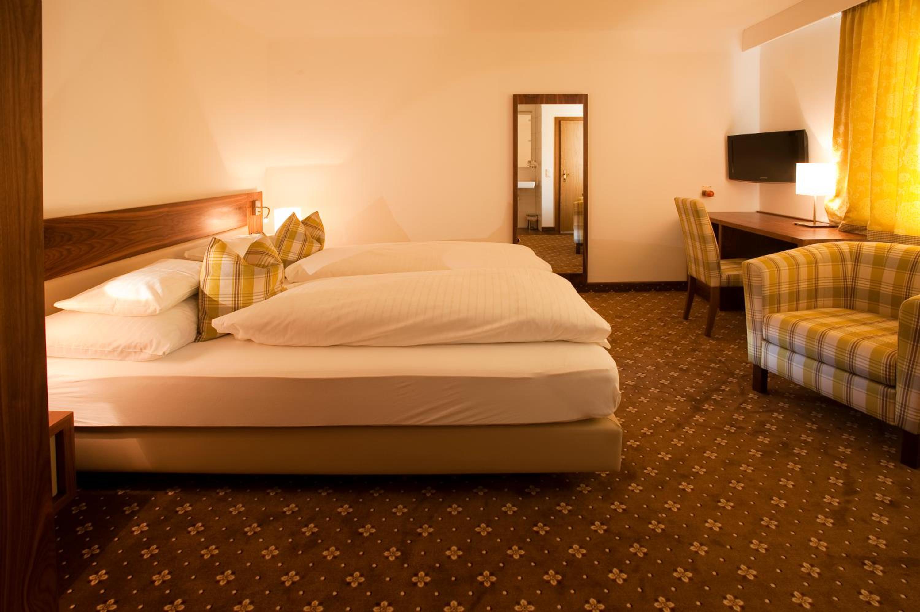 Deluxe Double or Twin Room photo 3