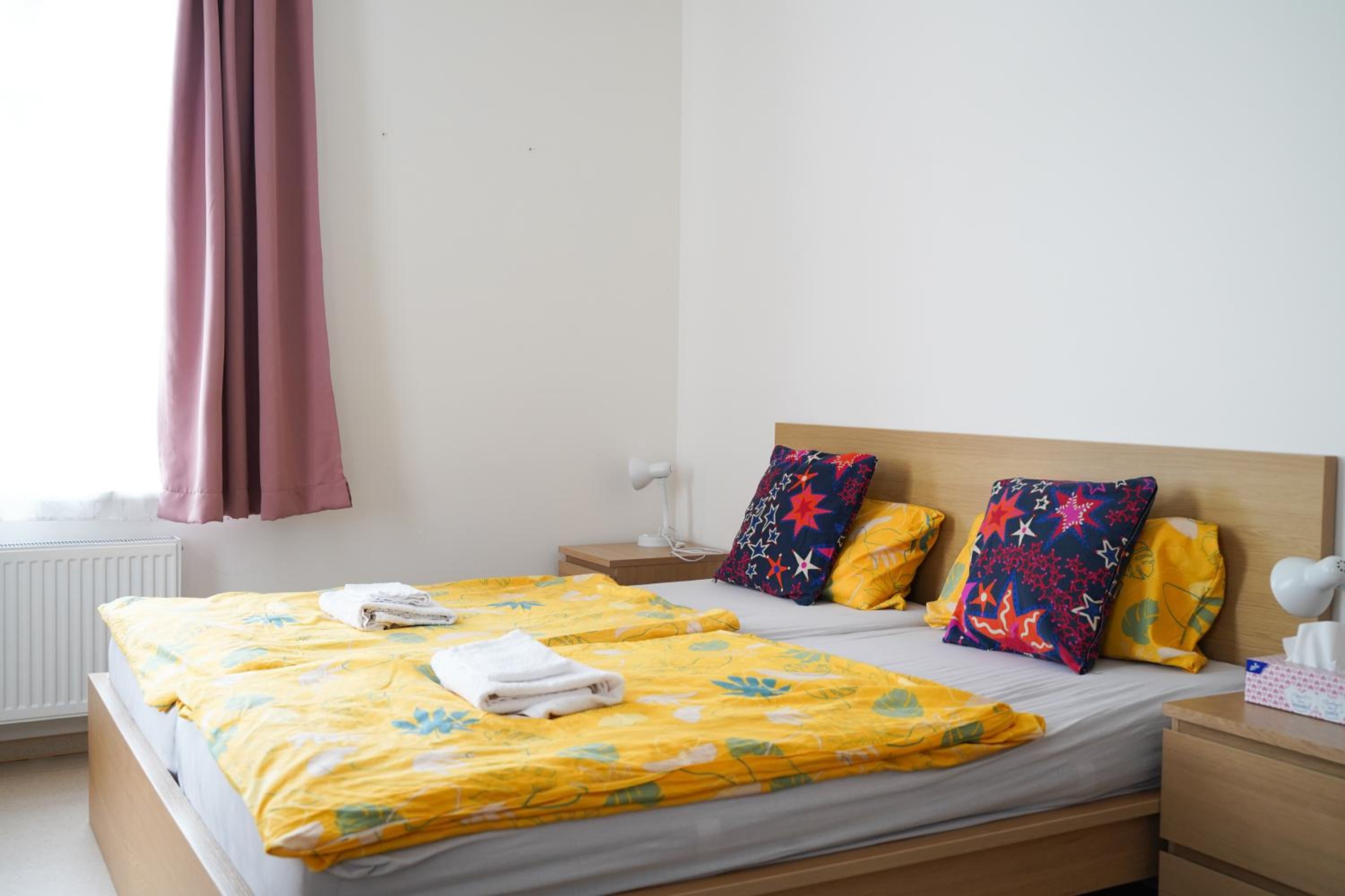 Large Double Room - Photo 3