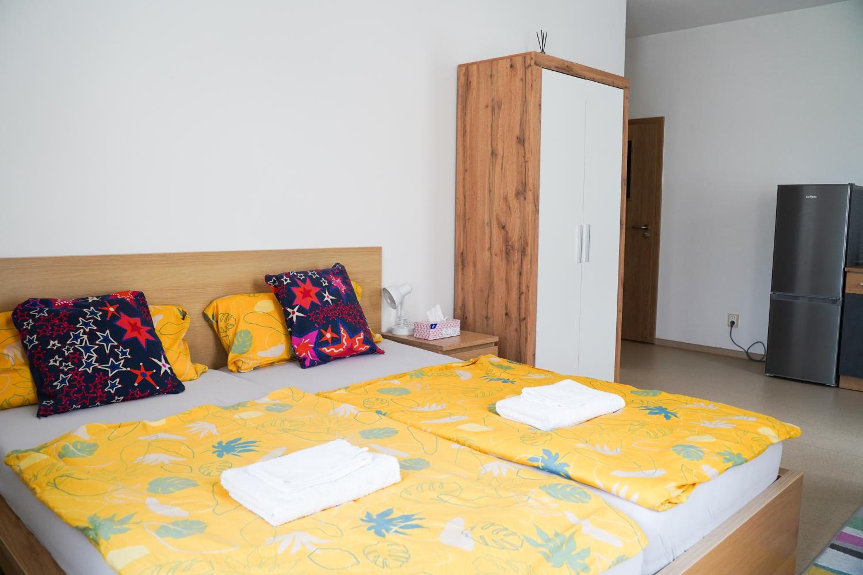 Large Double Room - Photo 2