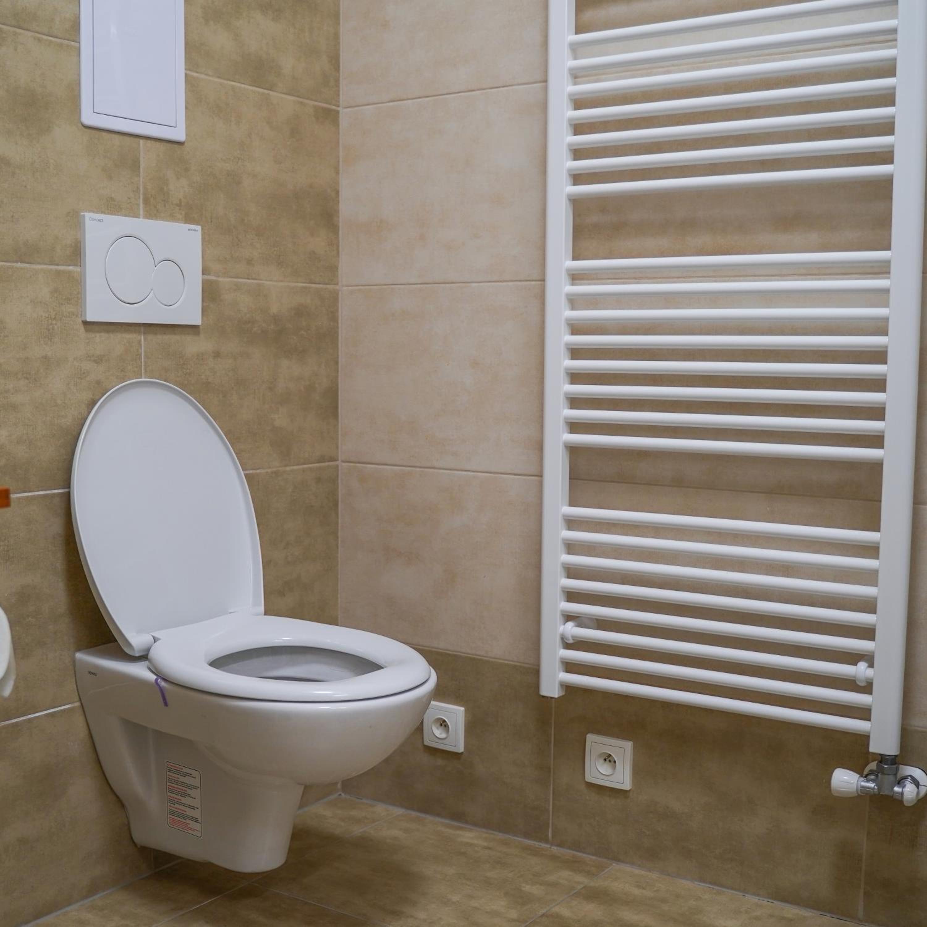 Large Double Room - Photo 5