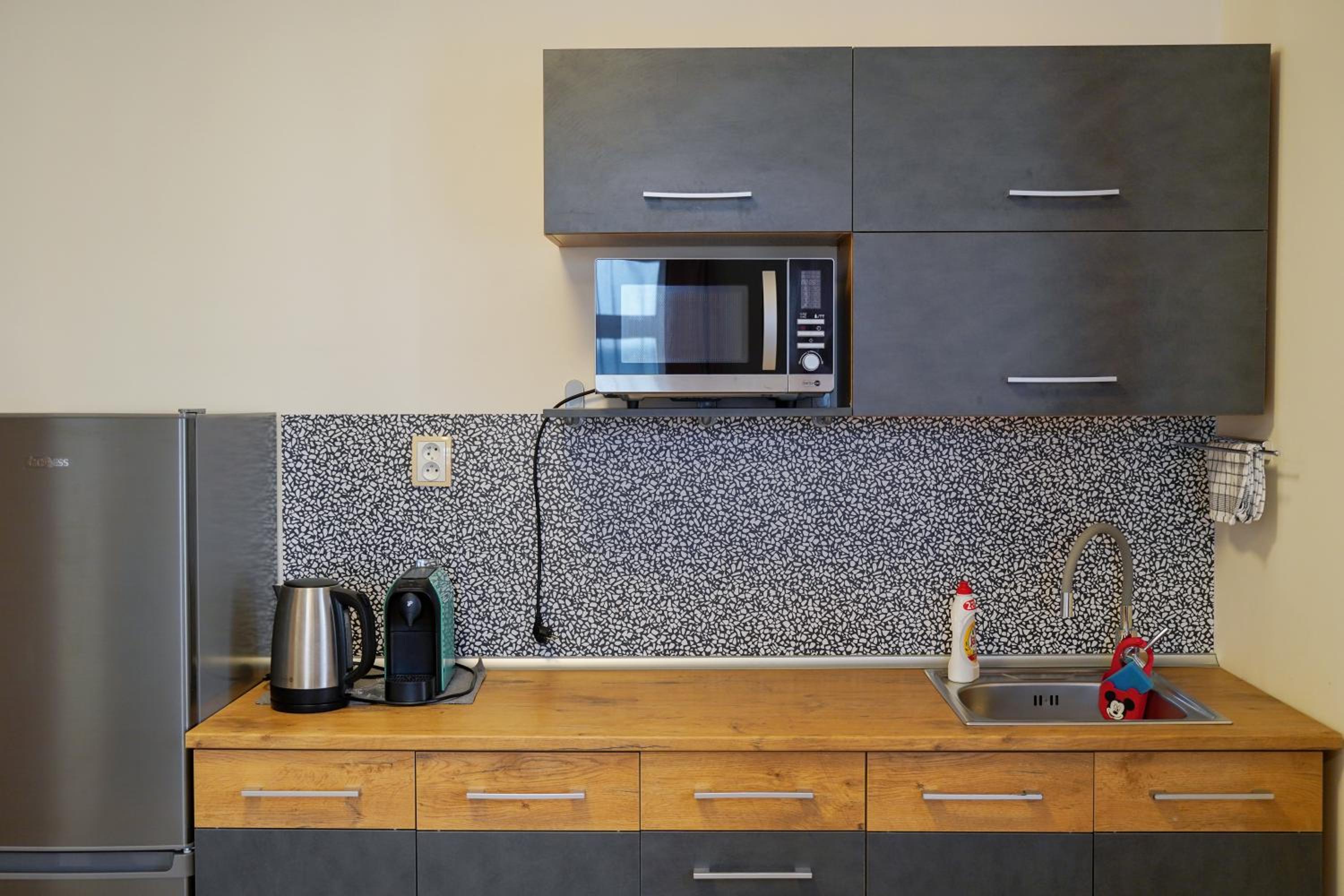 Large Double Room - Photo 6
