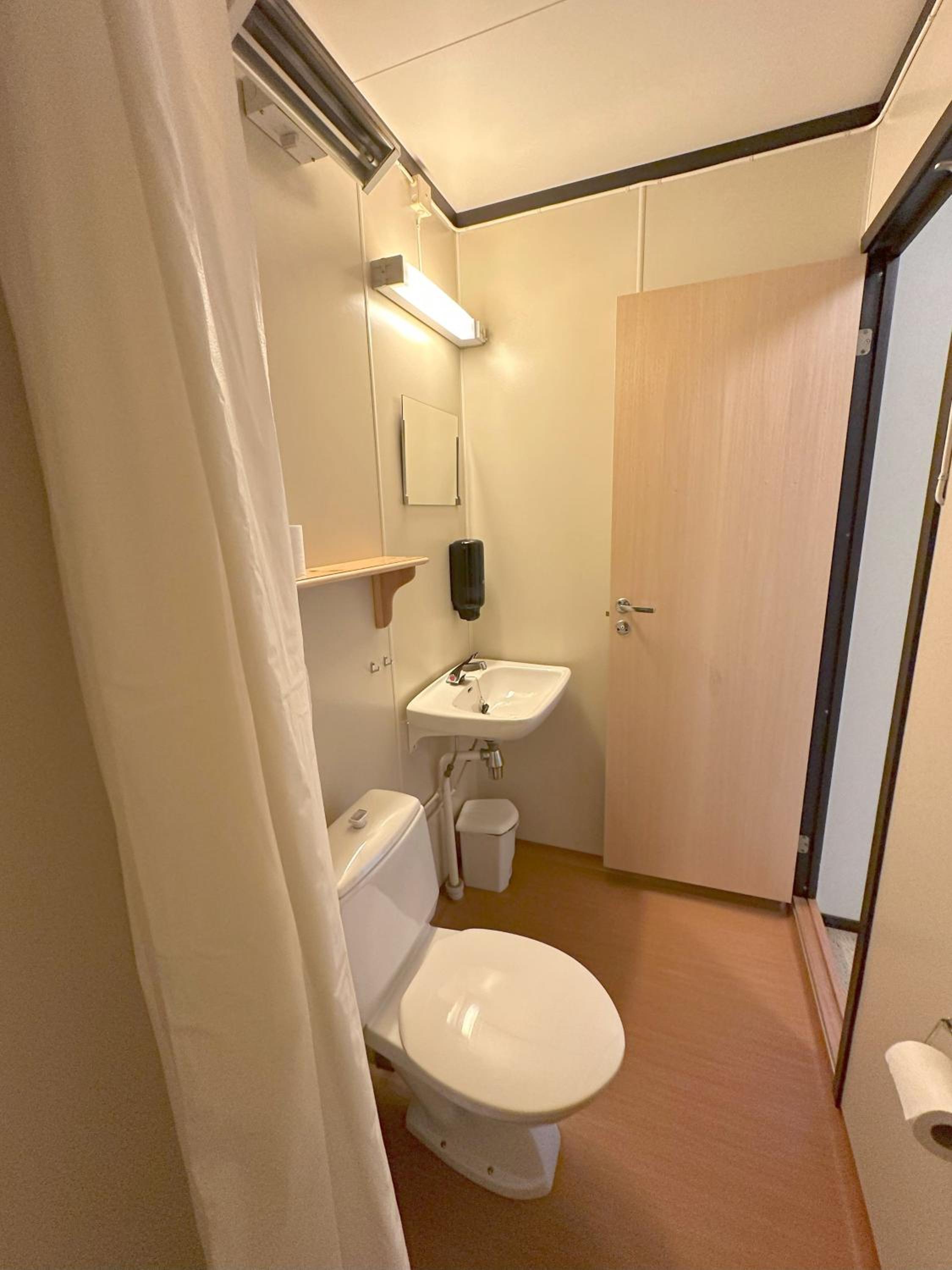 Double Room with Private Bathroom - Photo 4
