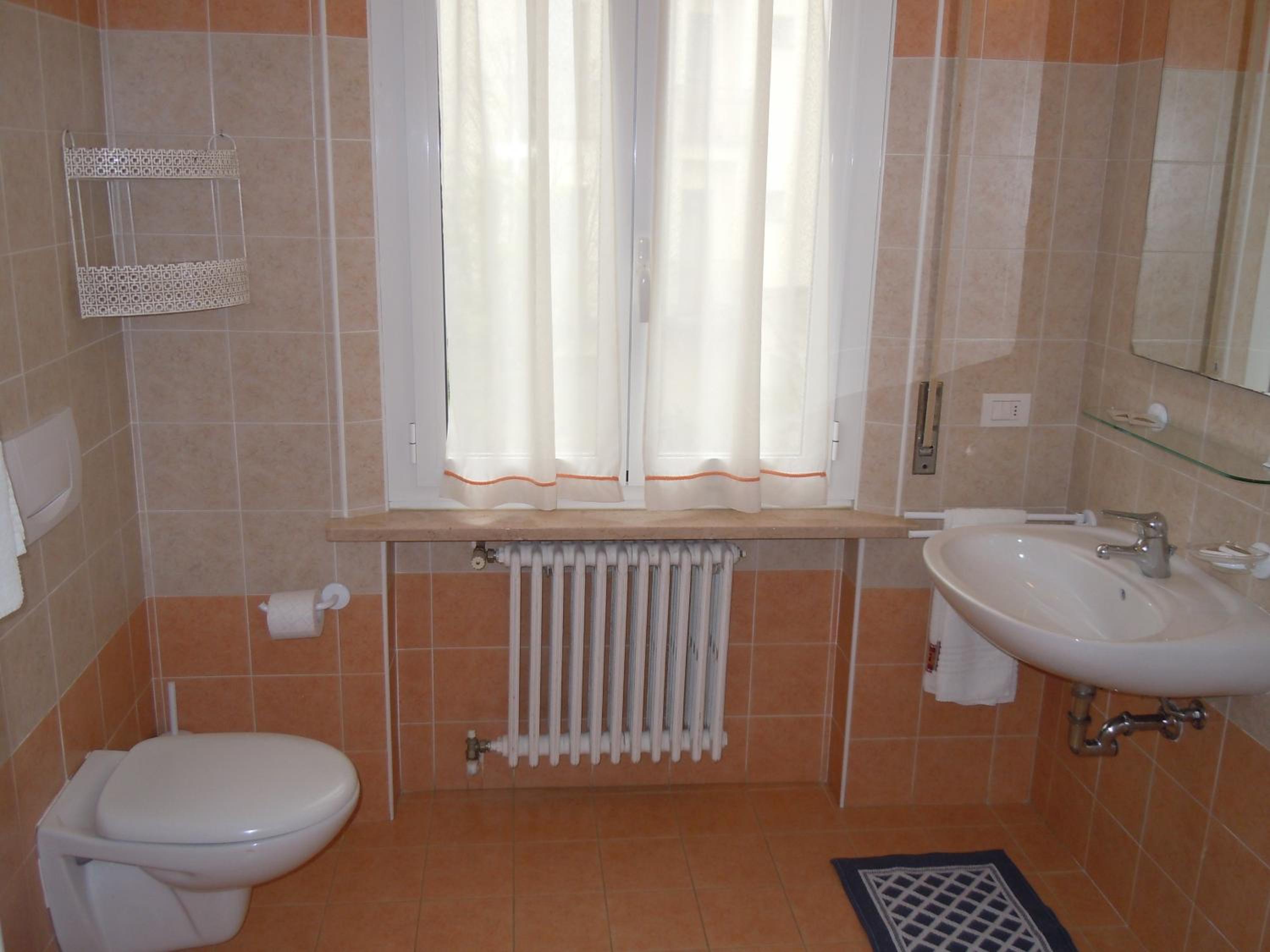 Double or Twin Room - Photo 5