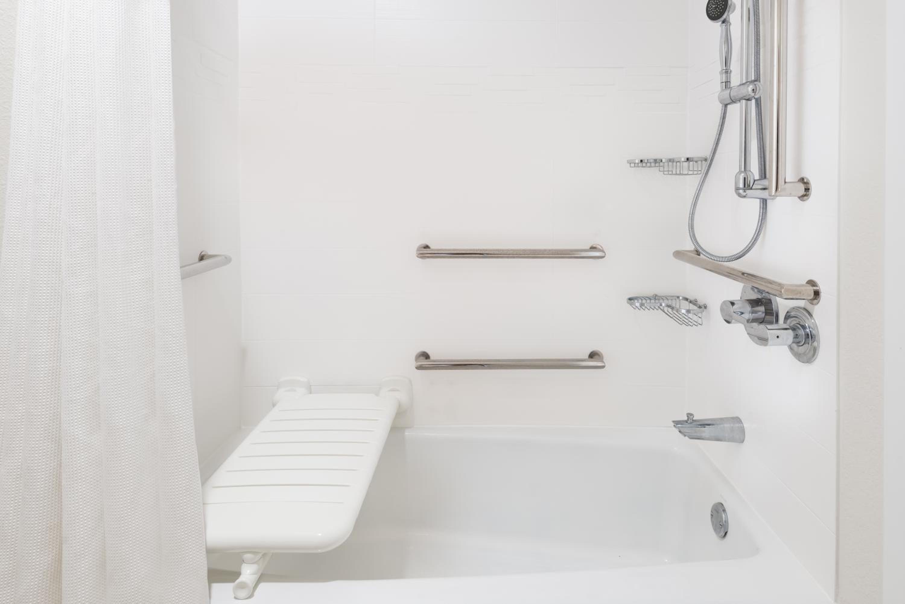 One-Bedroom Queen Suite - Mobility and Hearing Accessible w/Roll In Shower