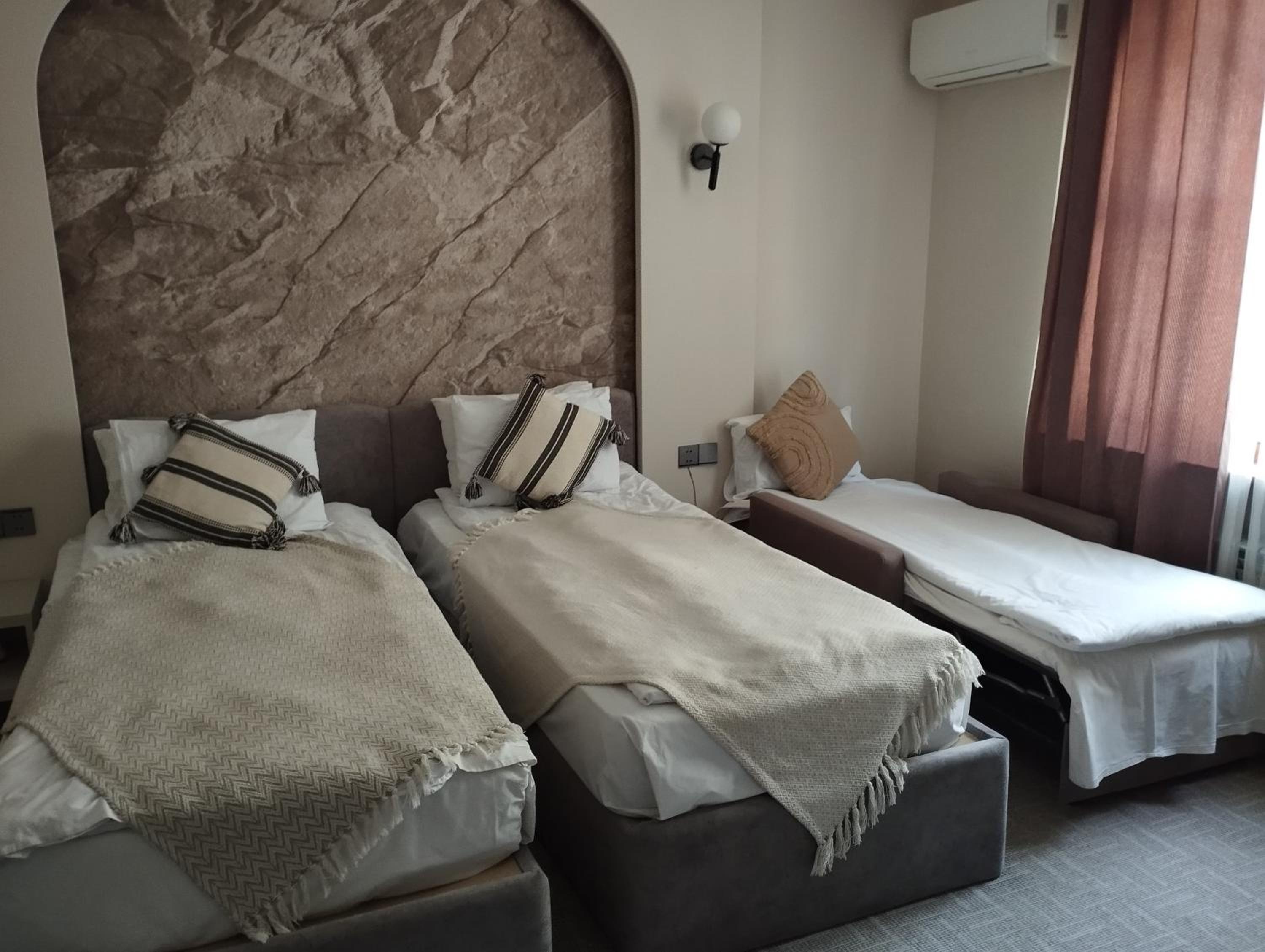 Budget Triple Room photo 3