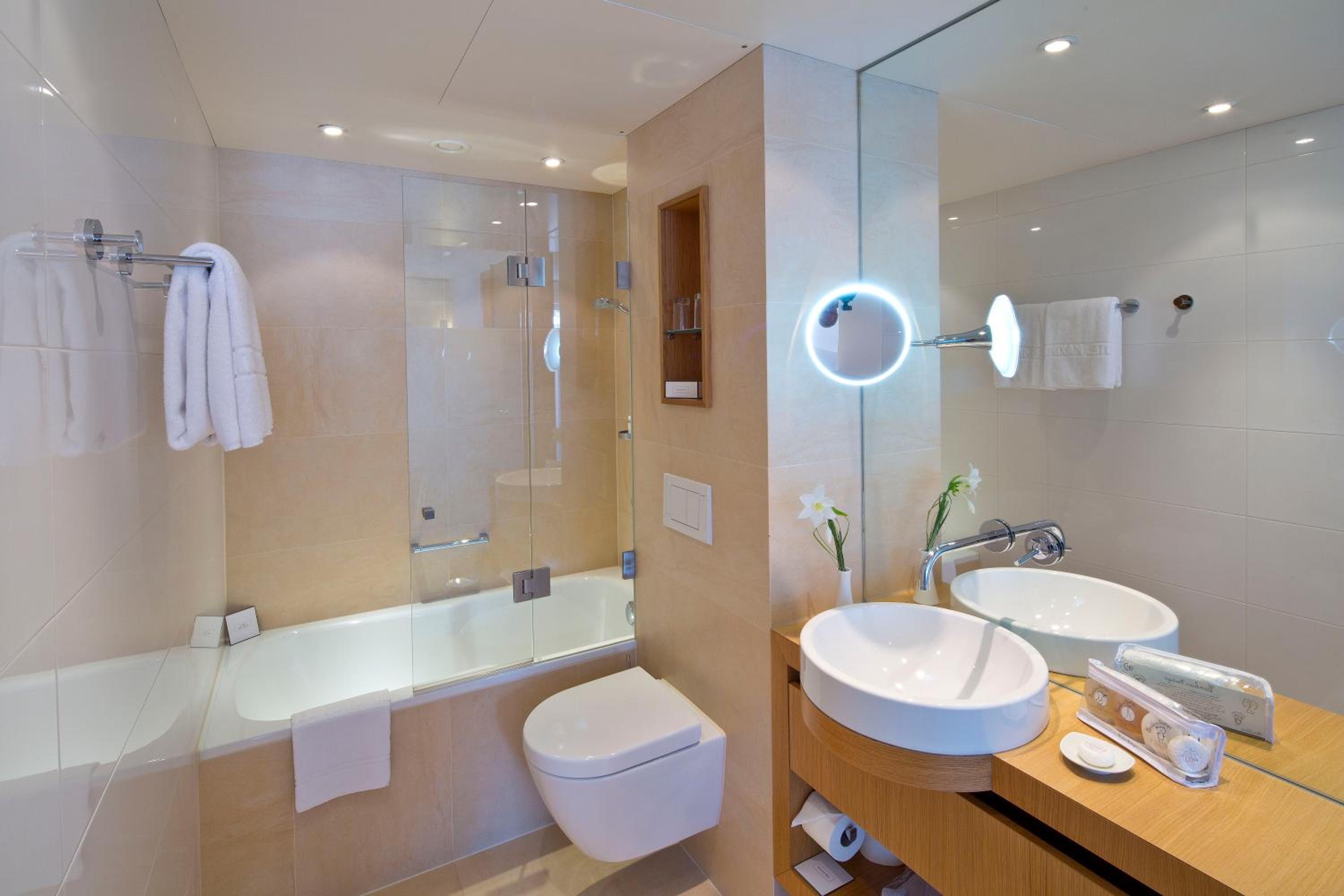 Double or Twin Room with Air Conditioning - Photo 4
