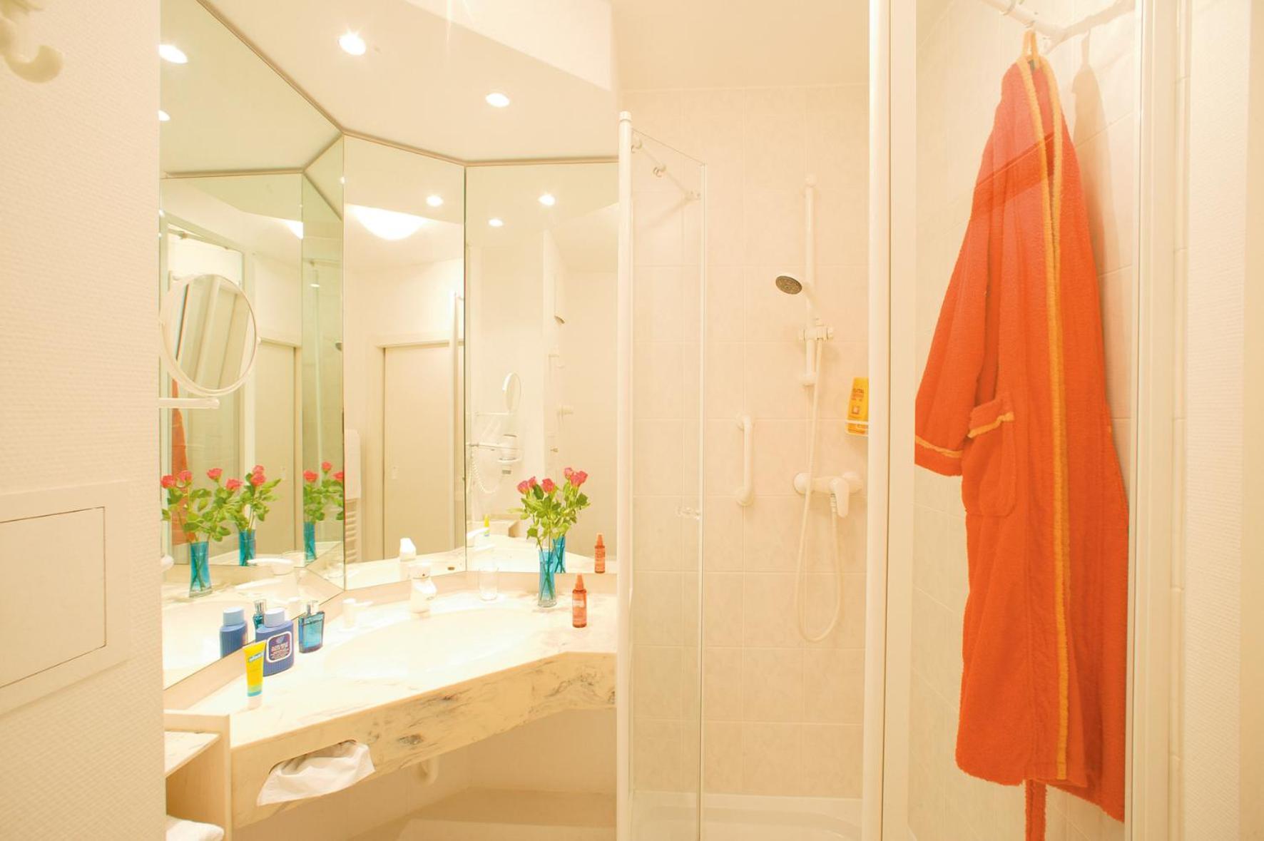Deluxe Single Room with Balcony photo 3