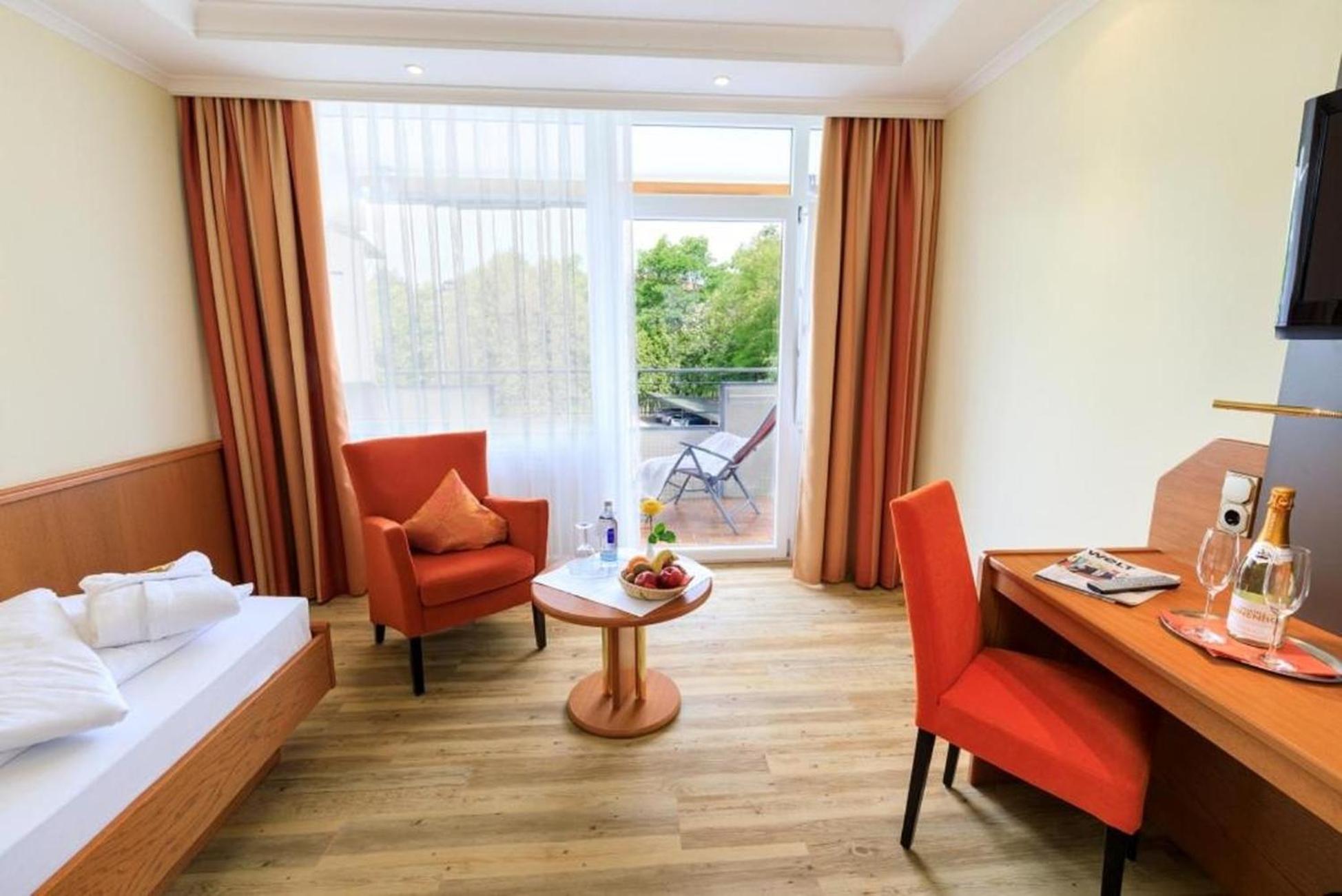 Deluxe Single Room with Balcony photo 2