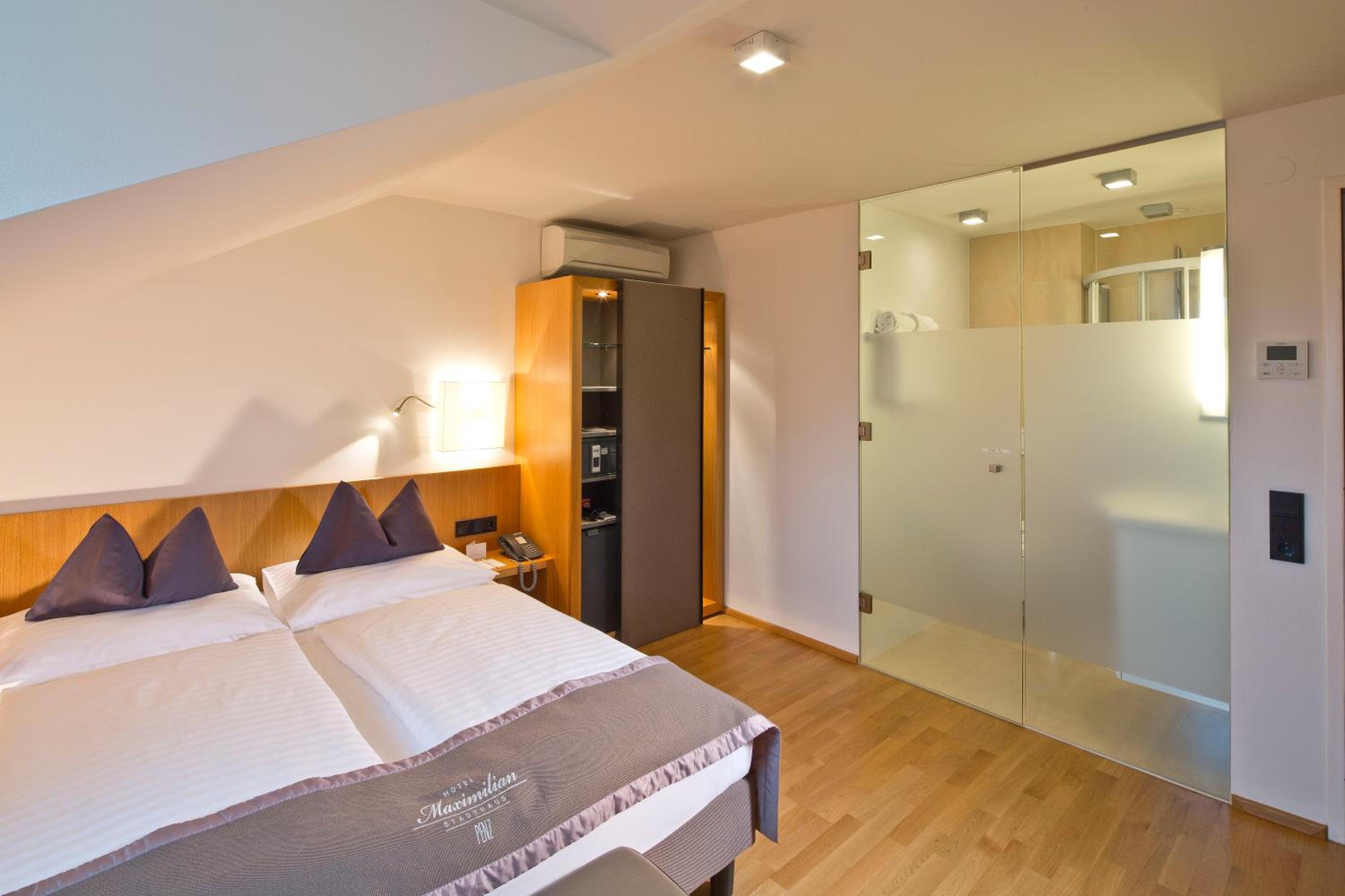 Attic Room with Air Conditioning - Photo 3