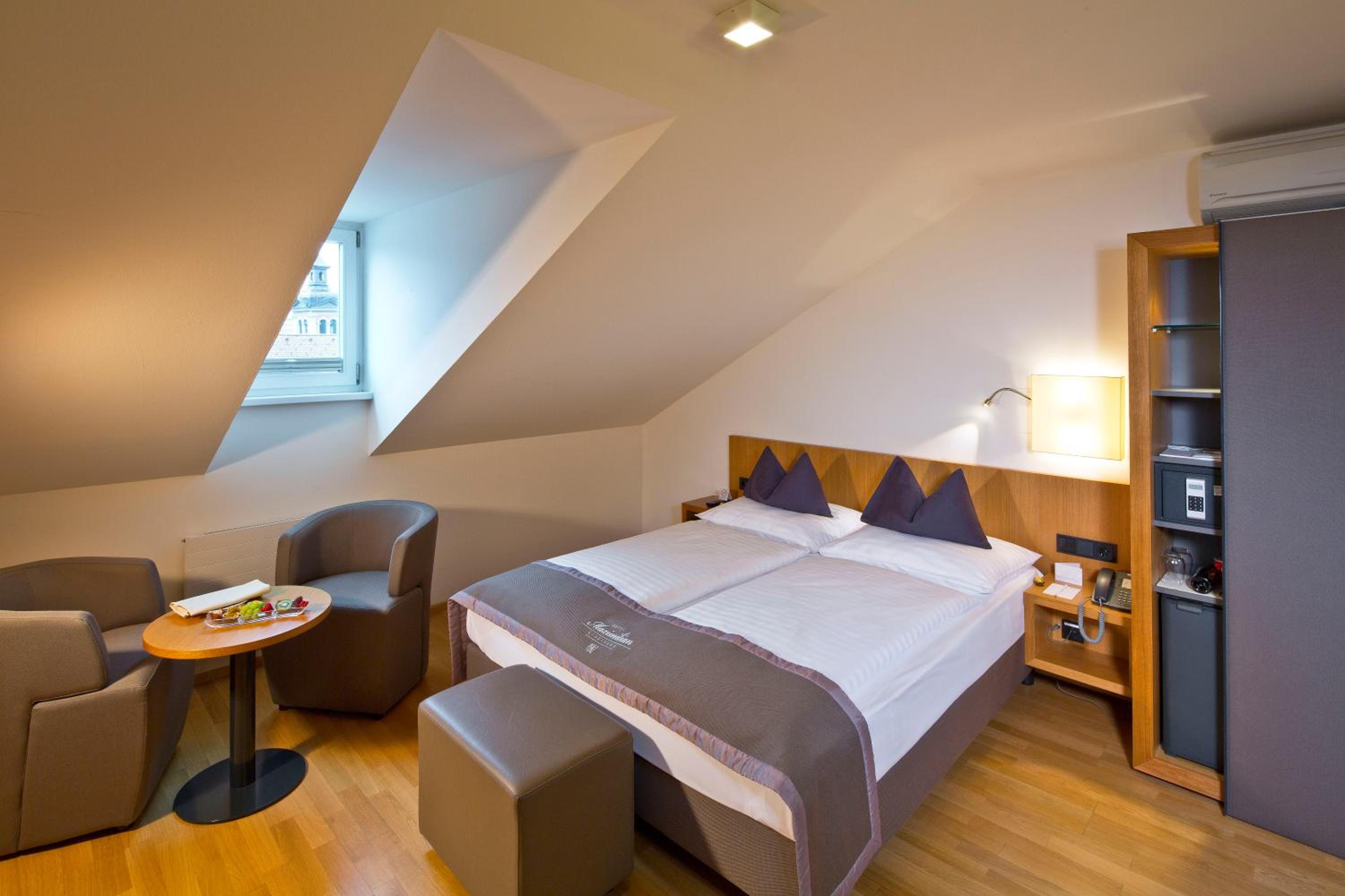 Attic Room with Air Conditioning - Photo 2