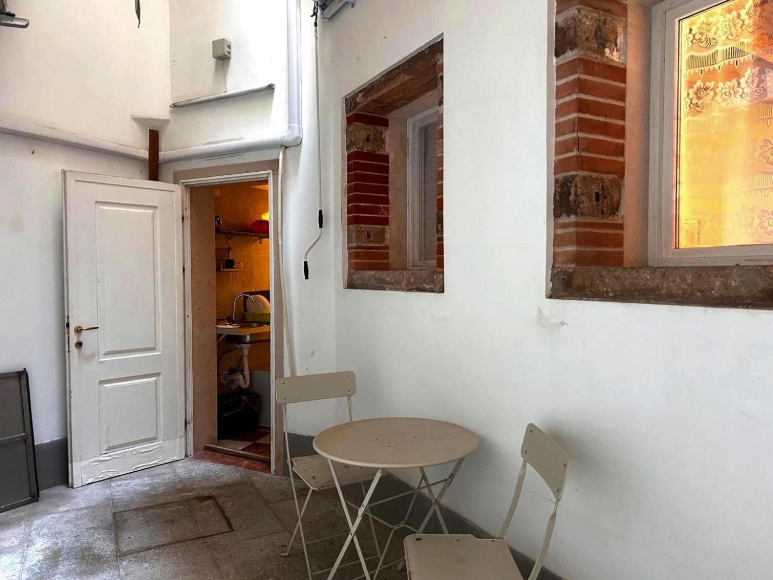 Studio with Balcony photo 2
