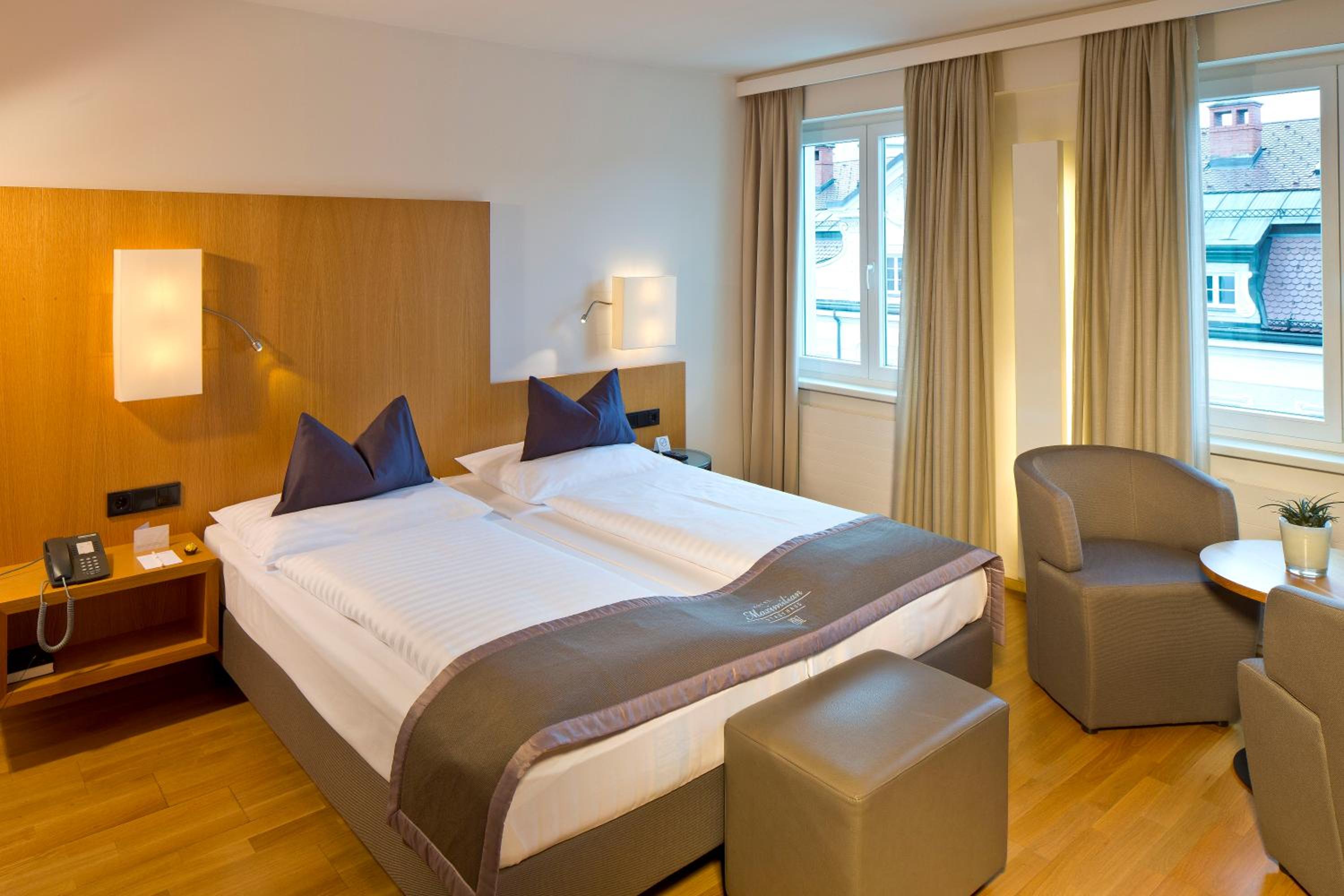 Double or Twin Room with Air Conditioning - Photo 3