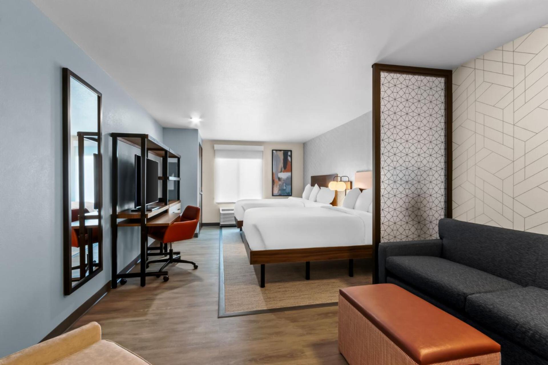 Efficiency Quadruple Room with Two Queen Beds and Dishwasher - Non Smoking