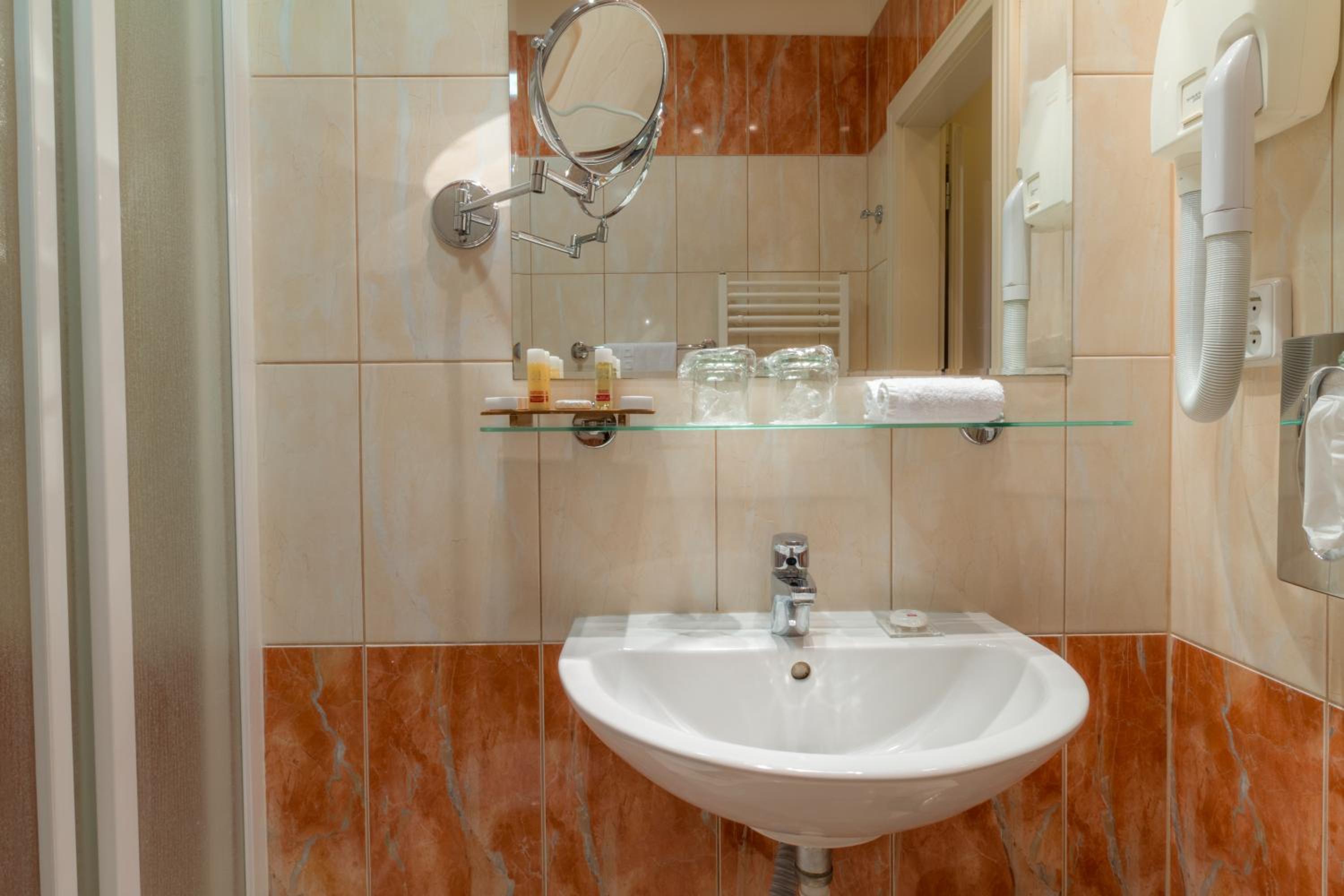 Superior Double or Twin Room with Wellness and Fitness Access - Photo 14