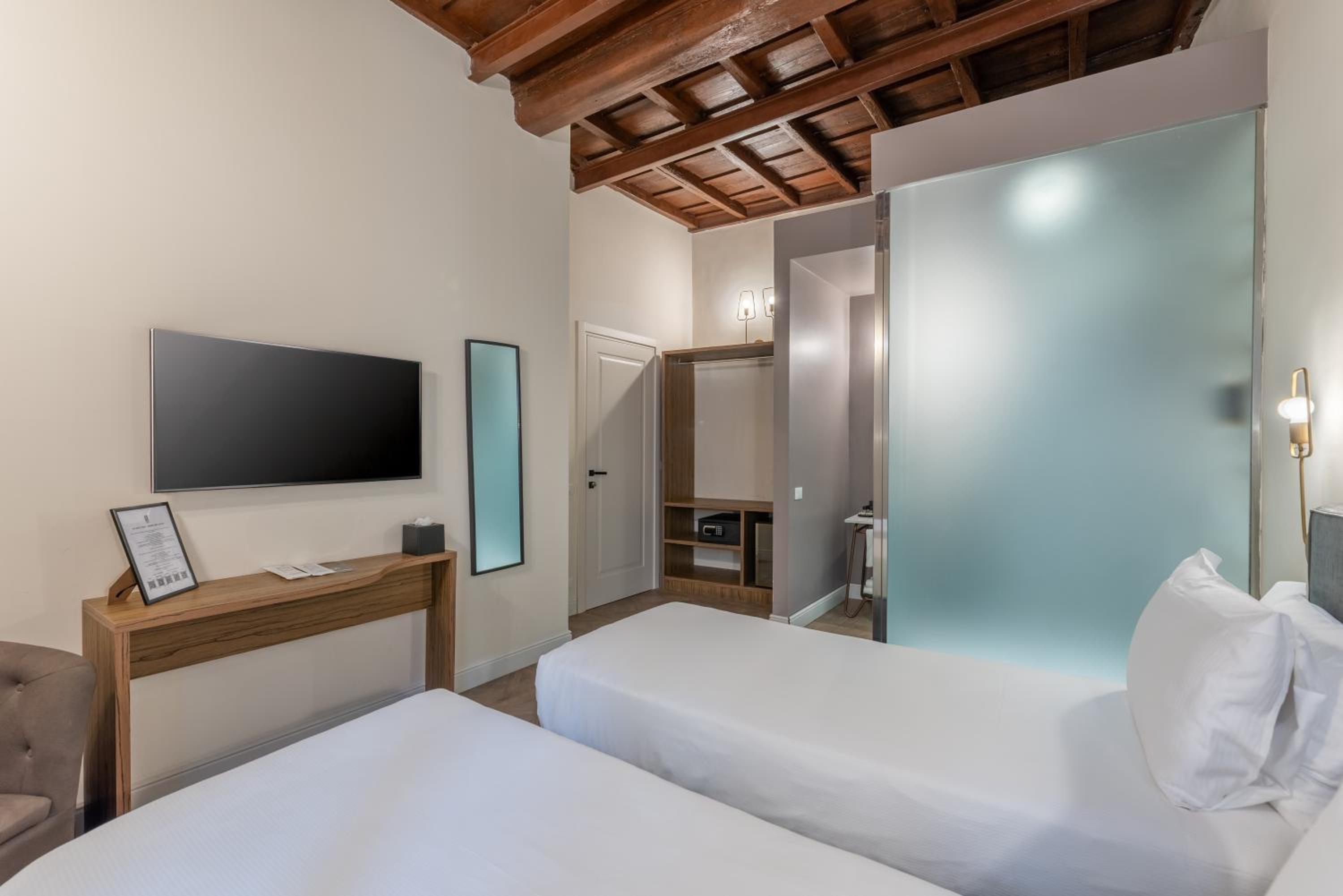 Suite photo 1