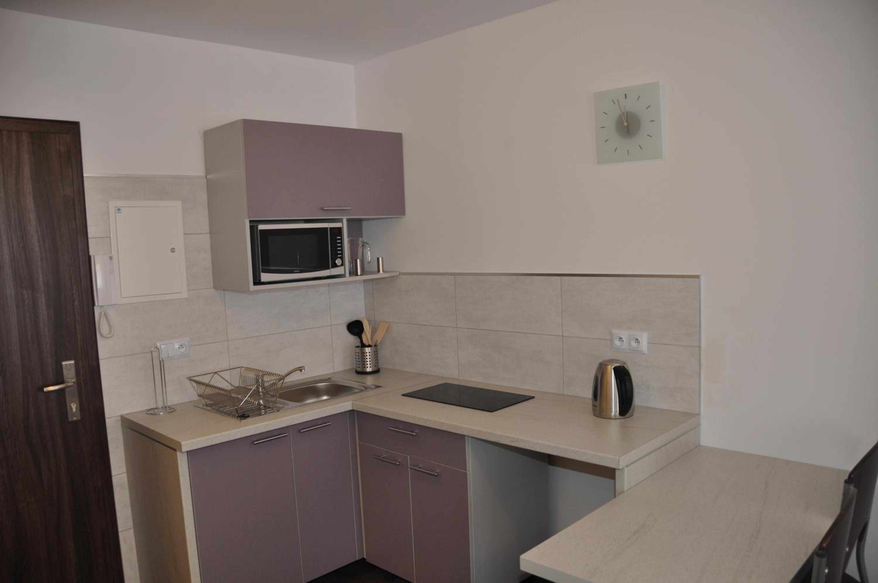 Studio Apartment - Photo 6