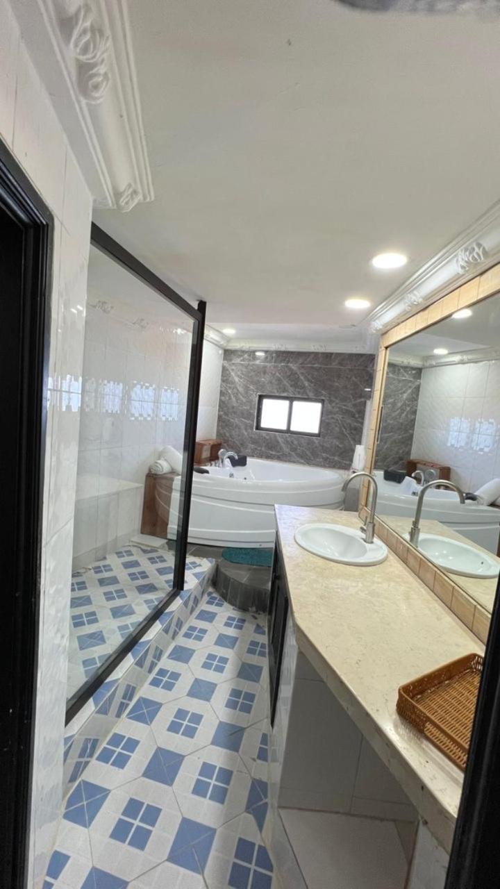 Suite with Hot Tub photo 1