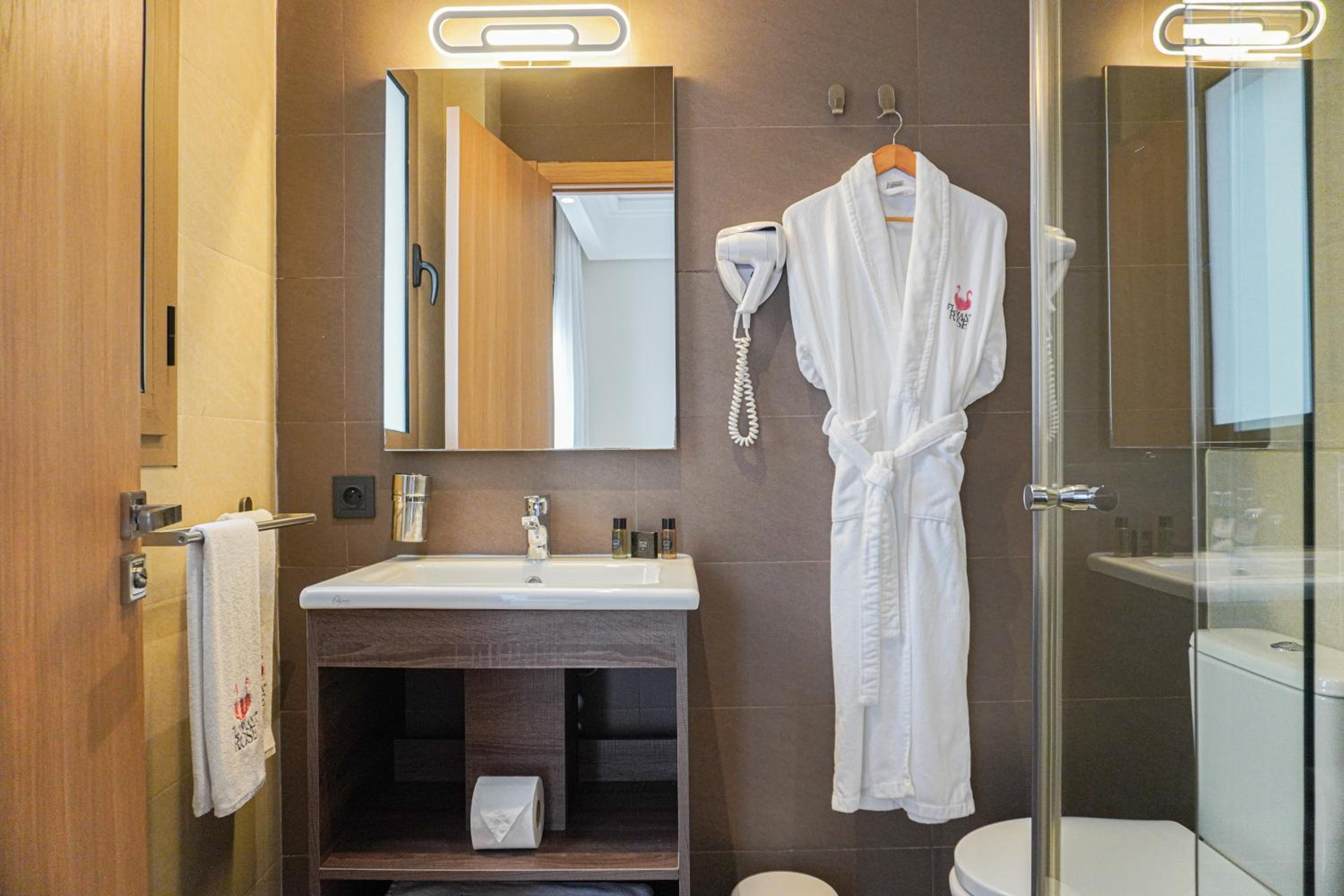 Superior Twin Room - Photo 4
