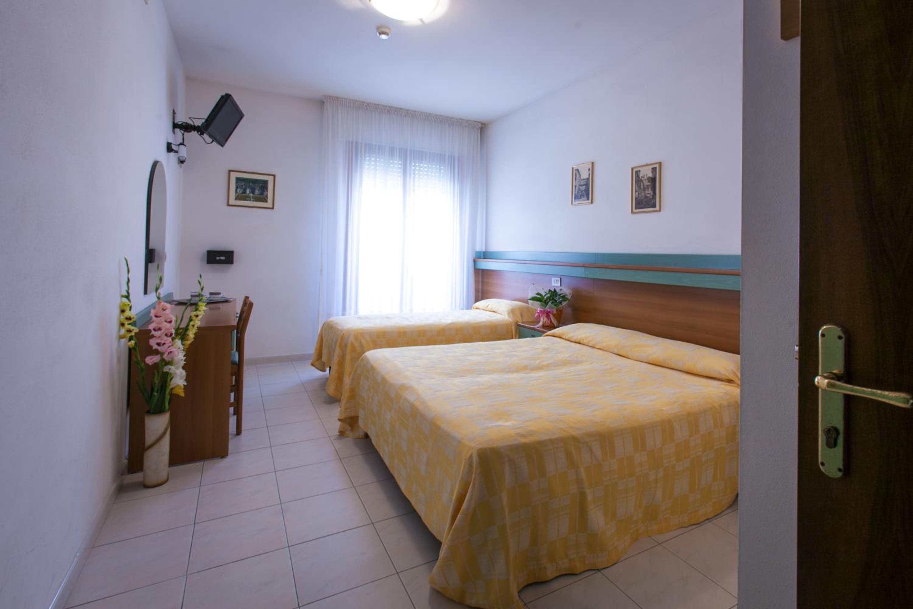 Triple Room - Photo 13