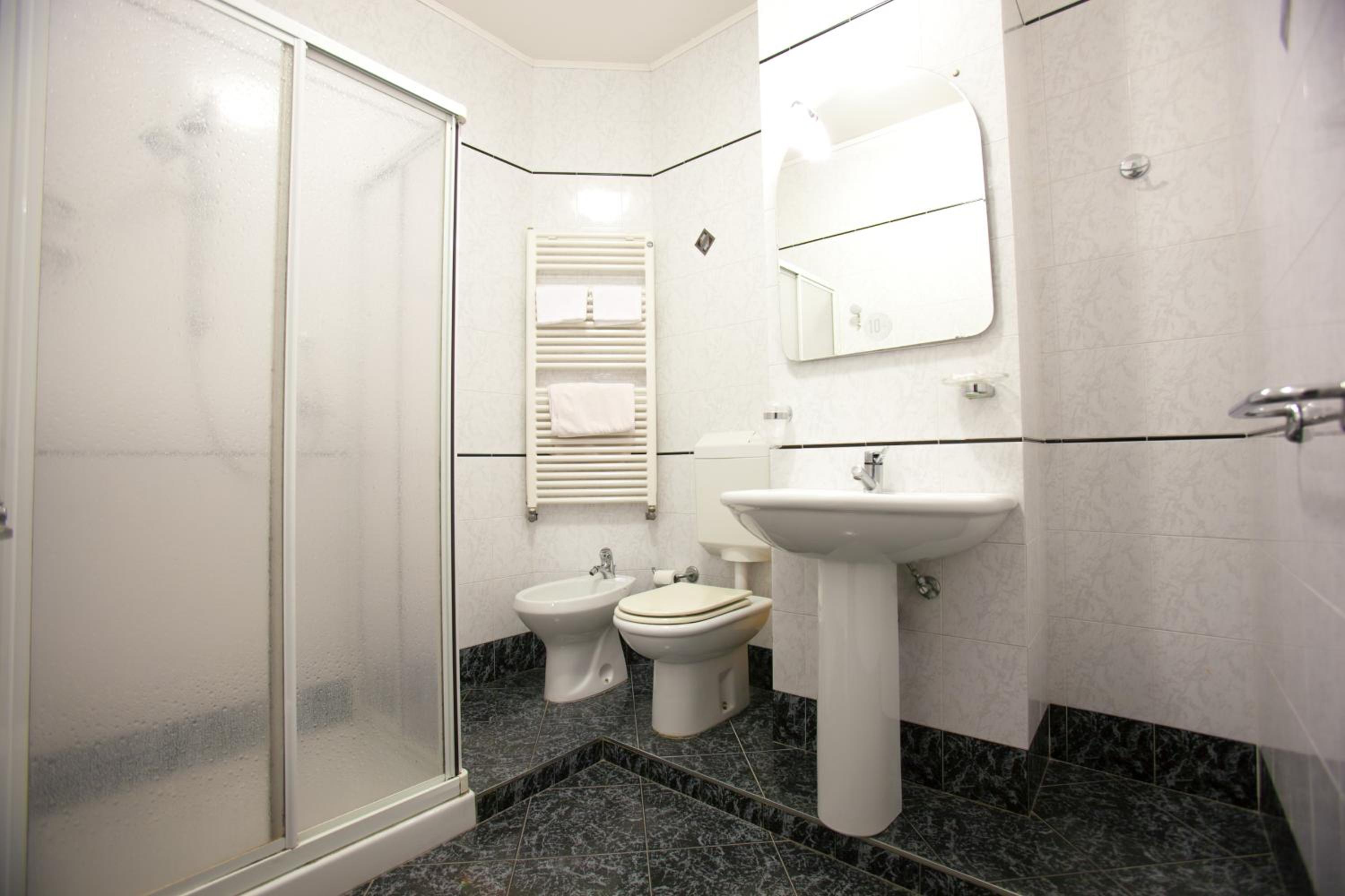 Triple Room - Photo 17