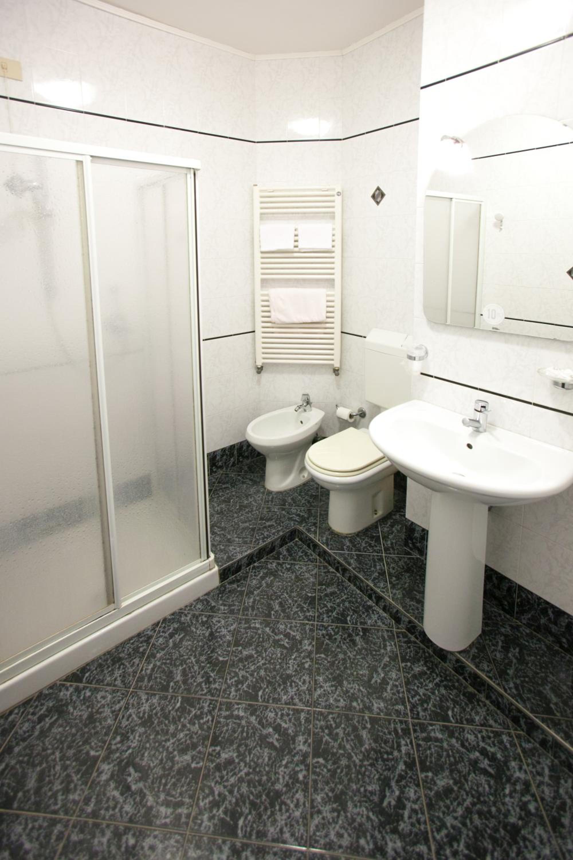 Triple Room - Photo 14