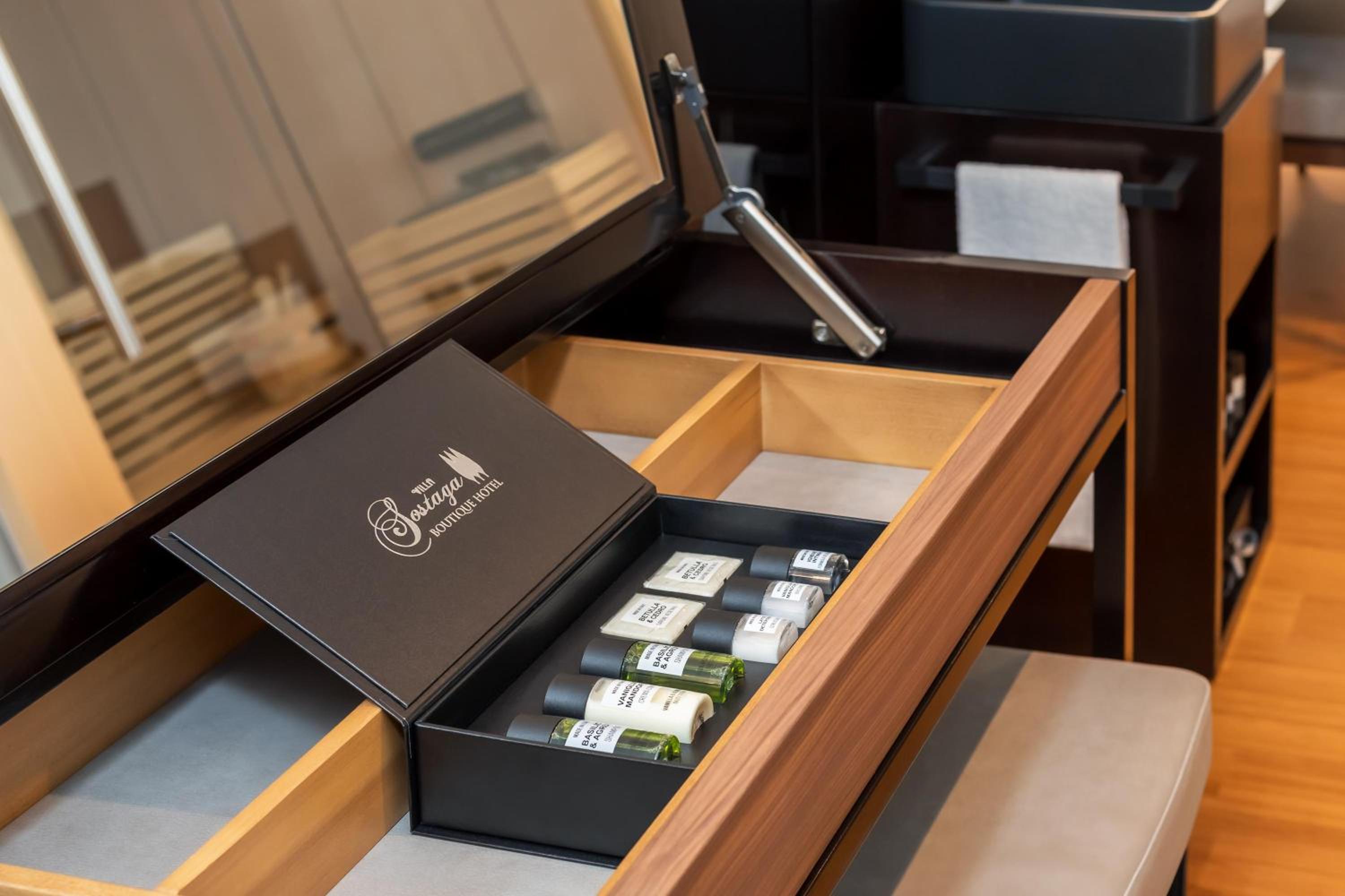 Luxury Suite with Spa Bath - Photo 3