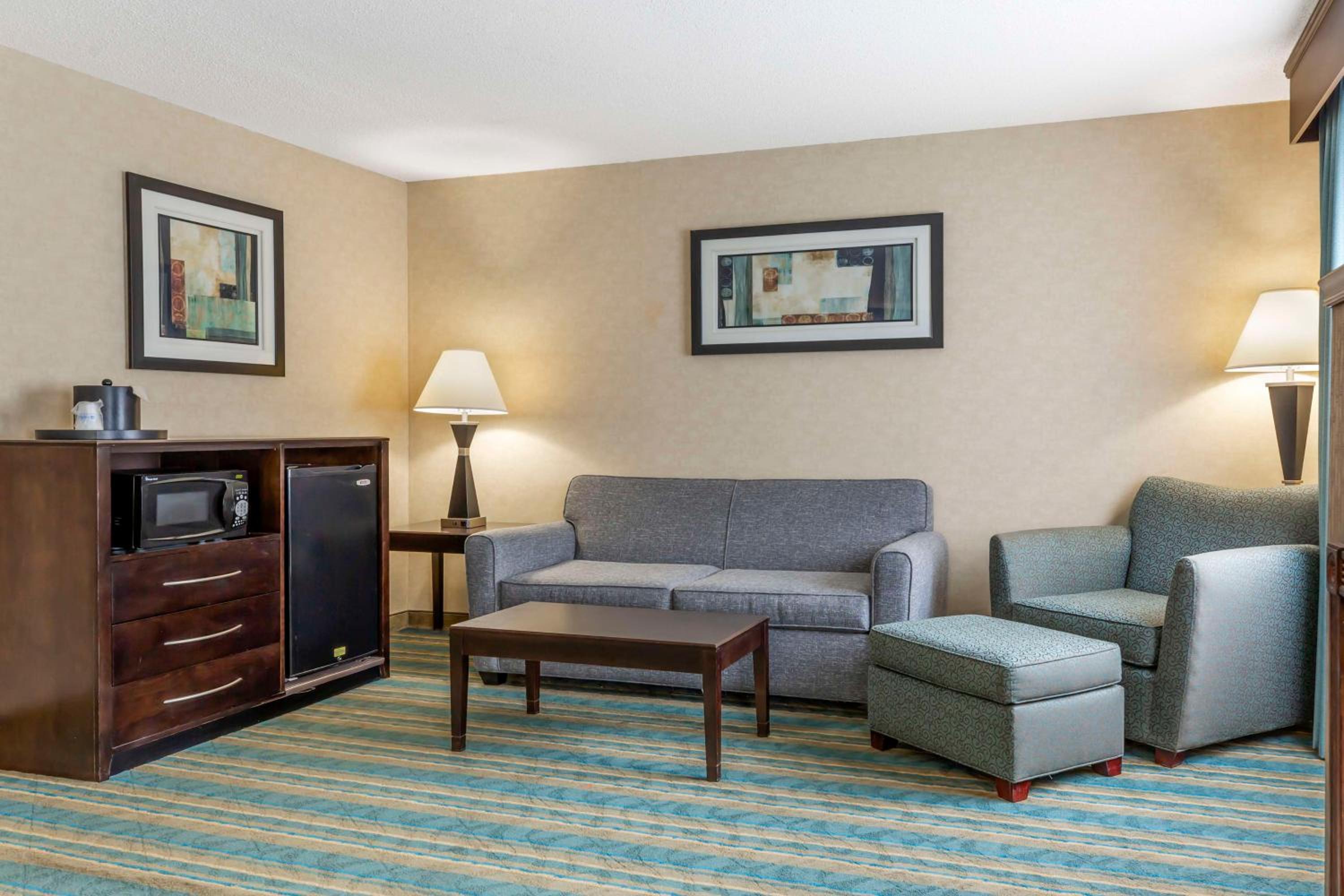One-Bedroom King Suite with Double Bed and Sofa Bed - Fireplace/Non-Smoking - Photo 1