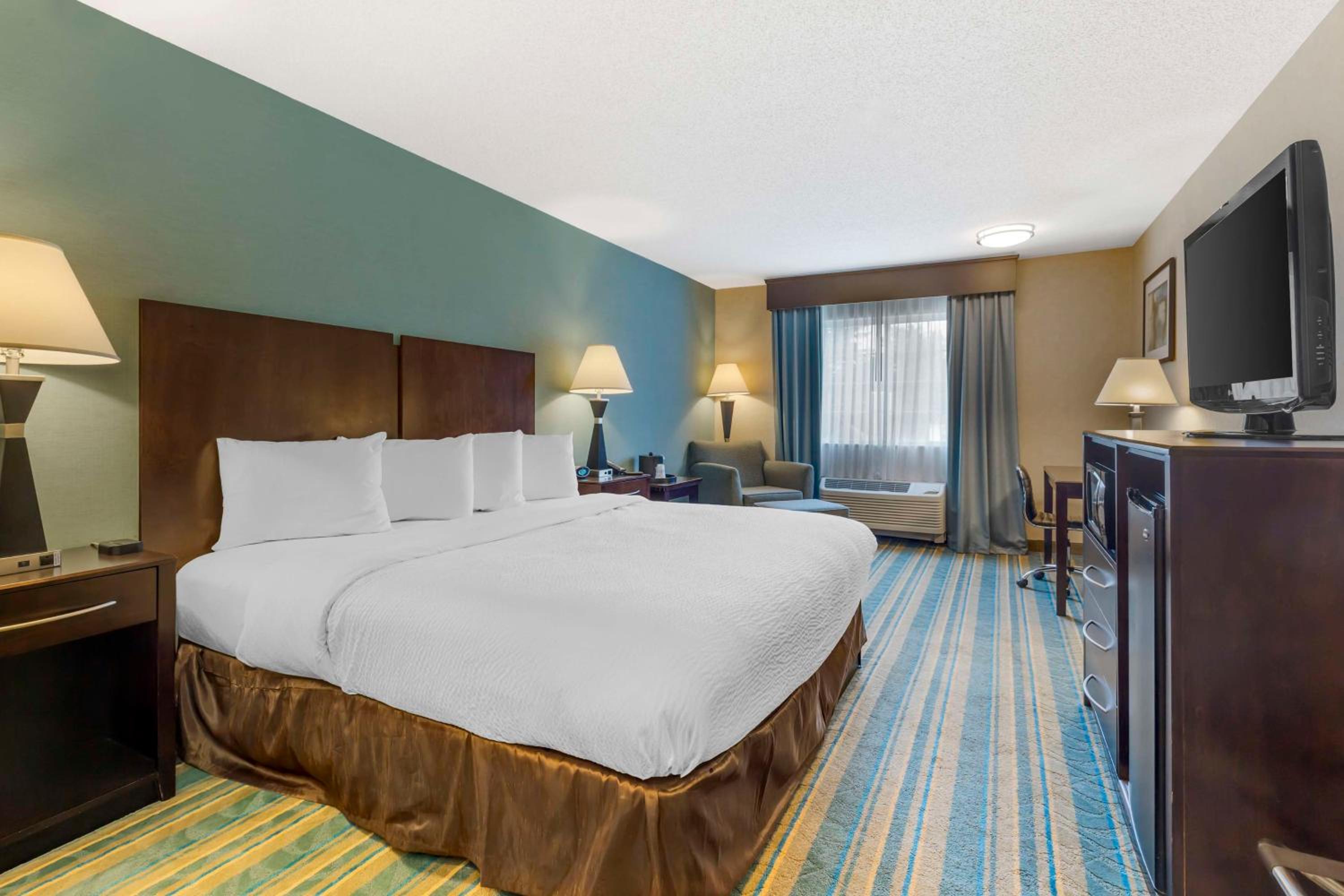 King Room - Non-Smoking - Photo 1