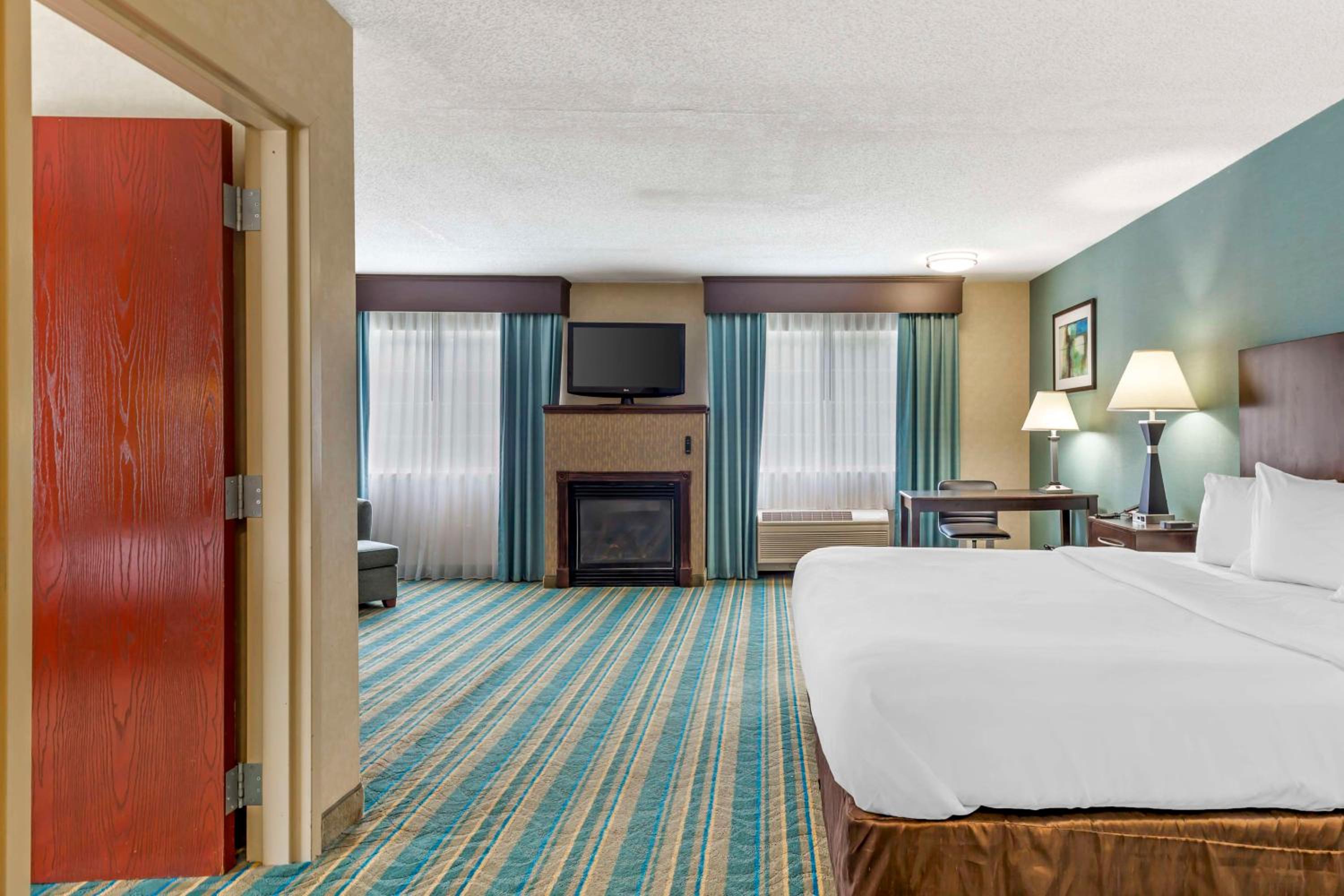 One-Bedroom King Suite with Double Bed and Sofa Bed - Fireplace/Non-Smoking - Photo 4