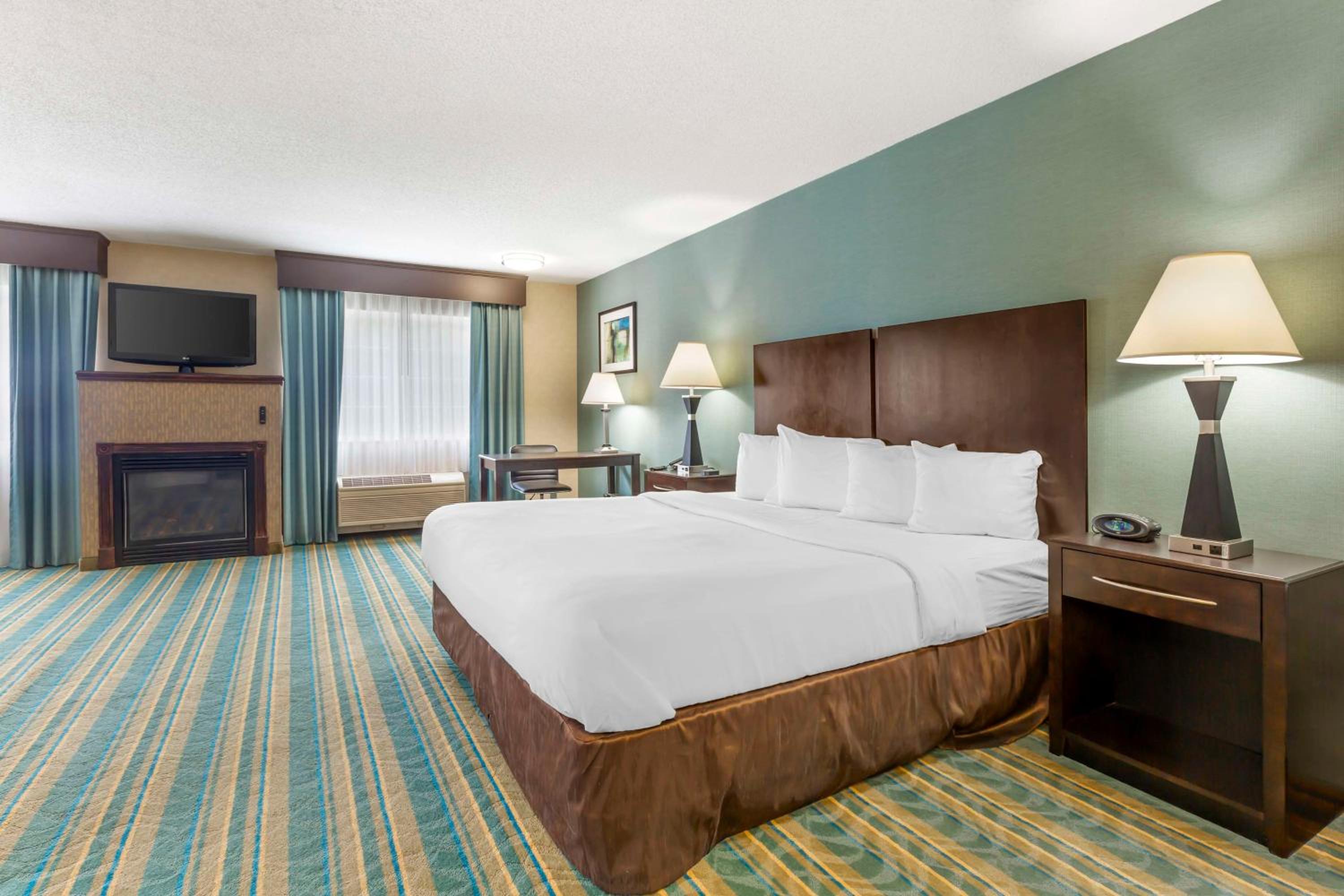 One-Bedroom King Suite with Double Bed and Sofa Bed - Fireplace/Non-Smoking - Photo 5