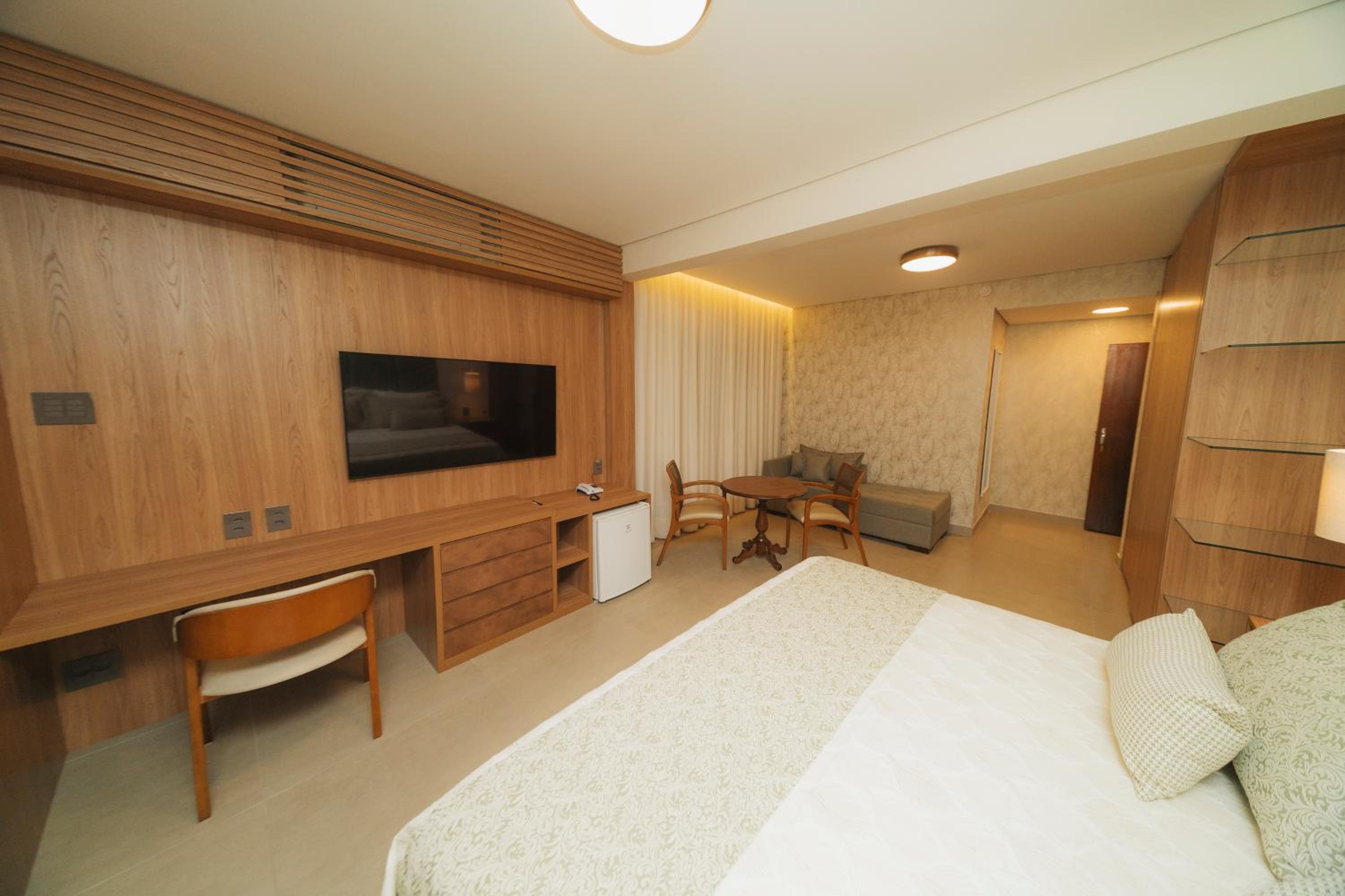 Deluxe King Suite photo 1