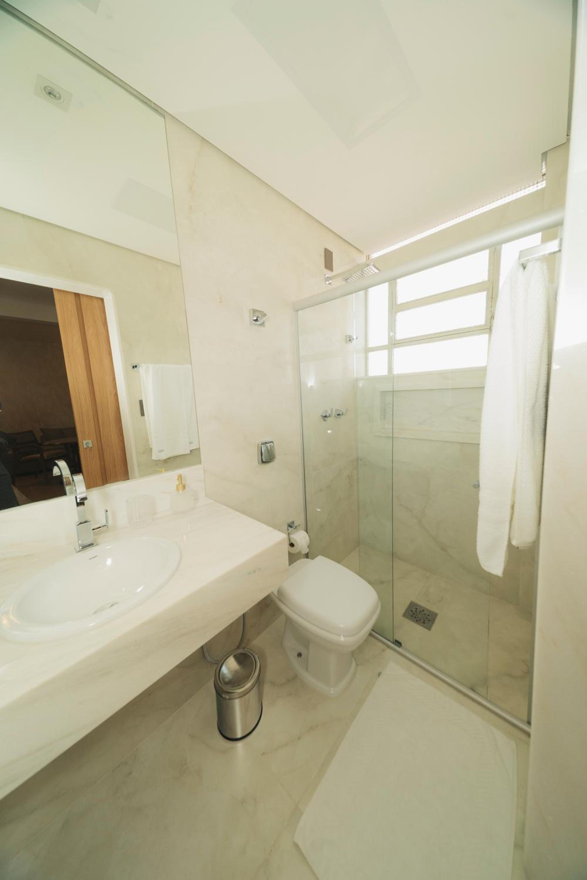 Deluxe King Suite photo 2