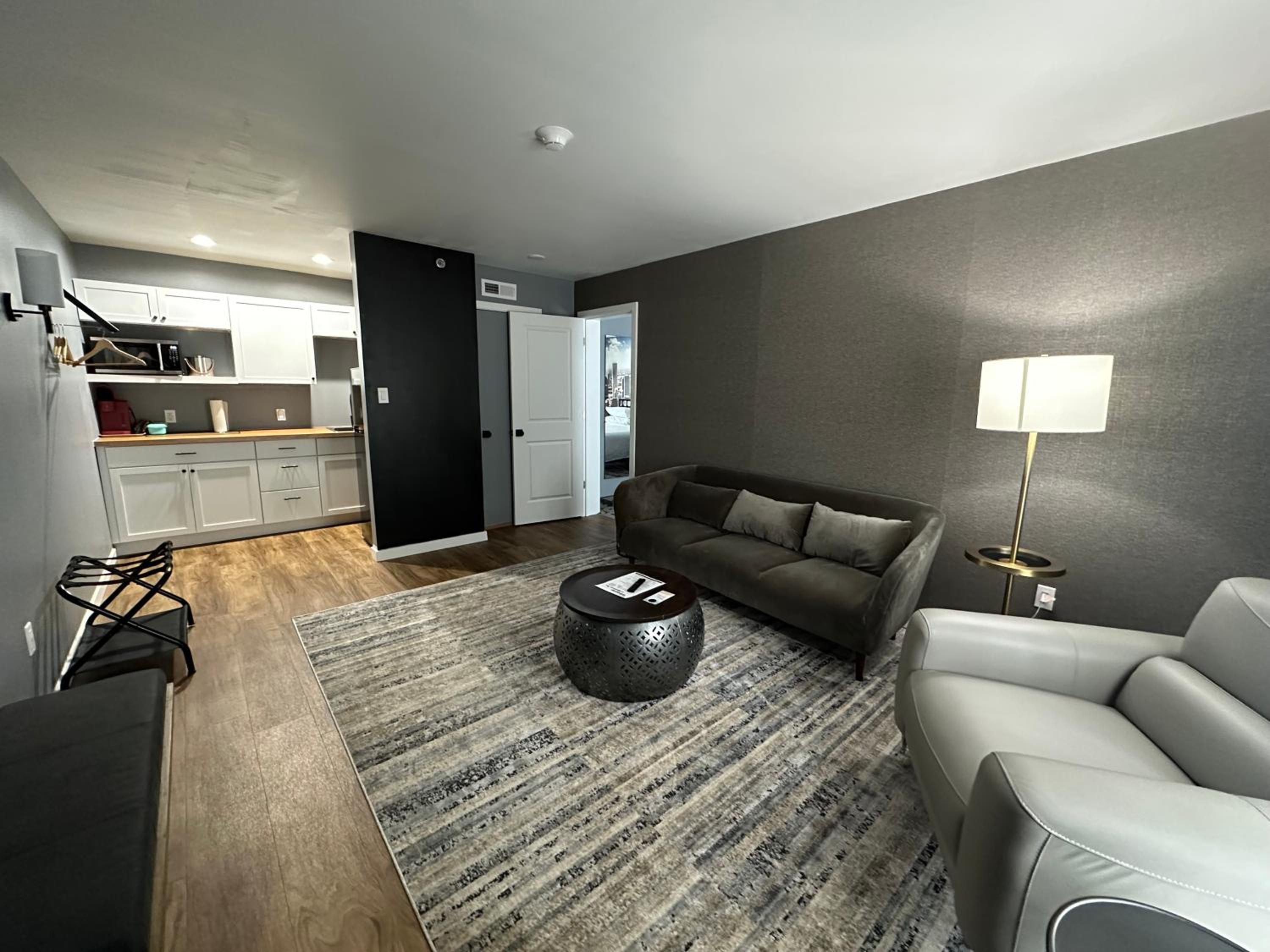 Deluxe King Studio