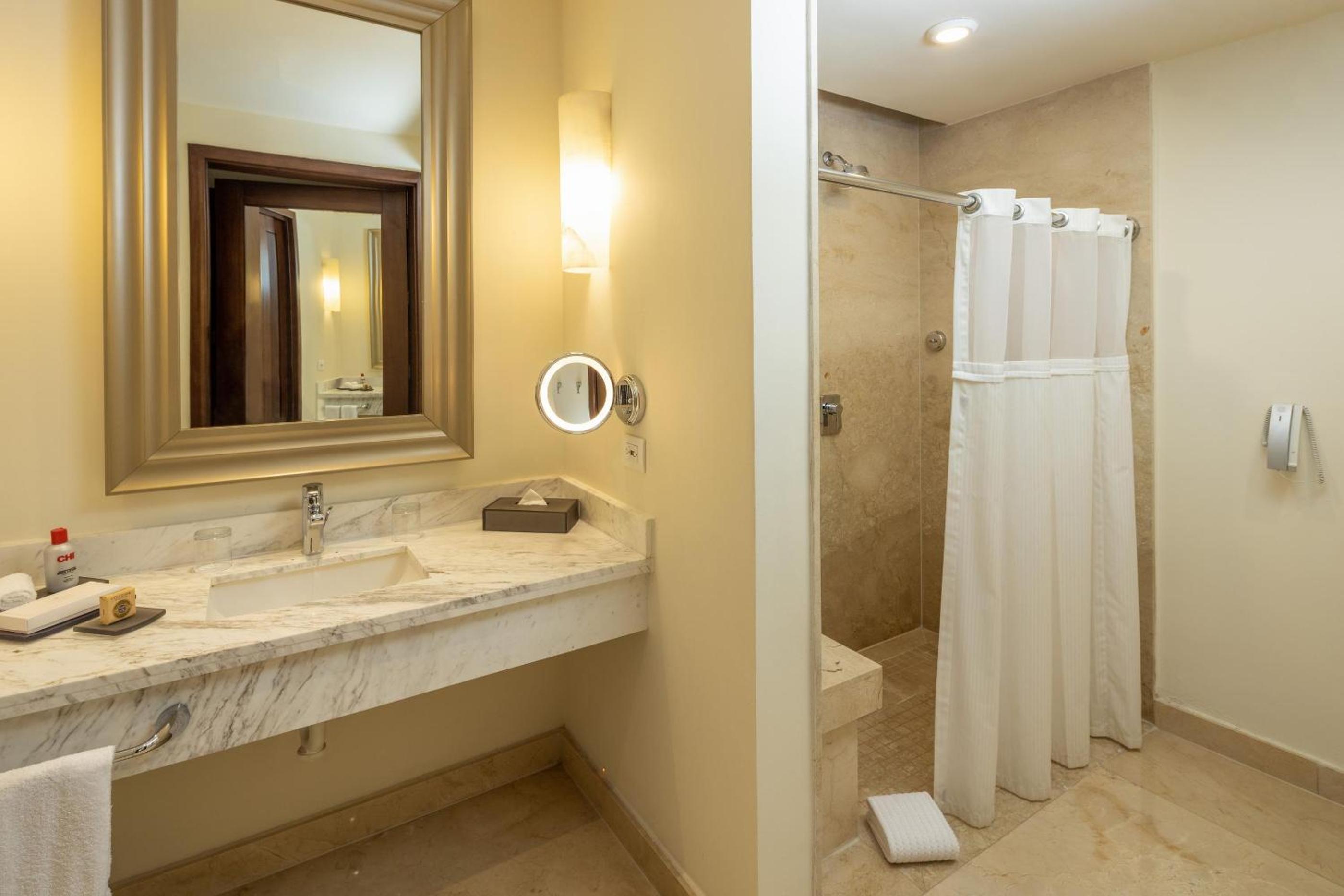 Grand Deluxe Suite Garden View - Get 2 Free Nights at Punta Cana