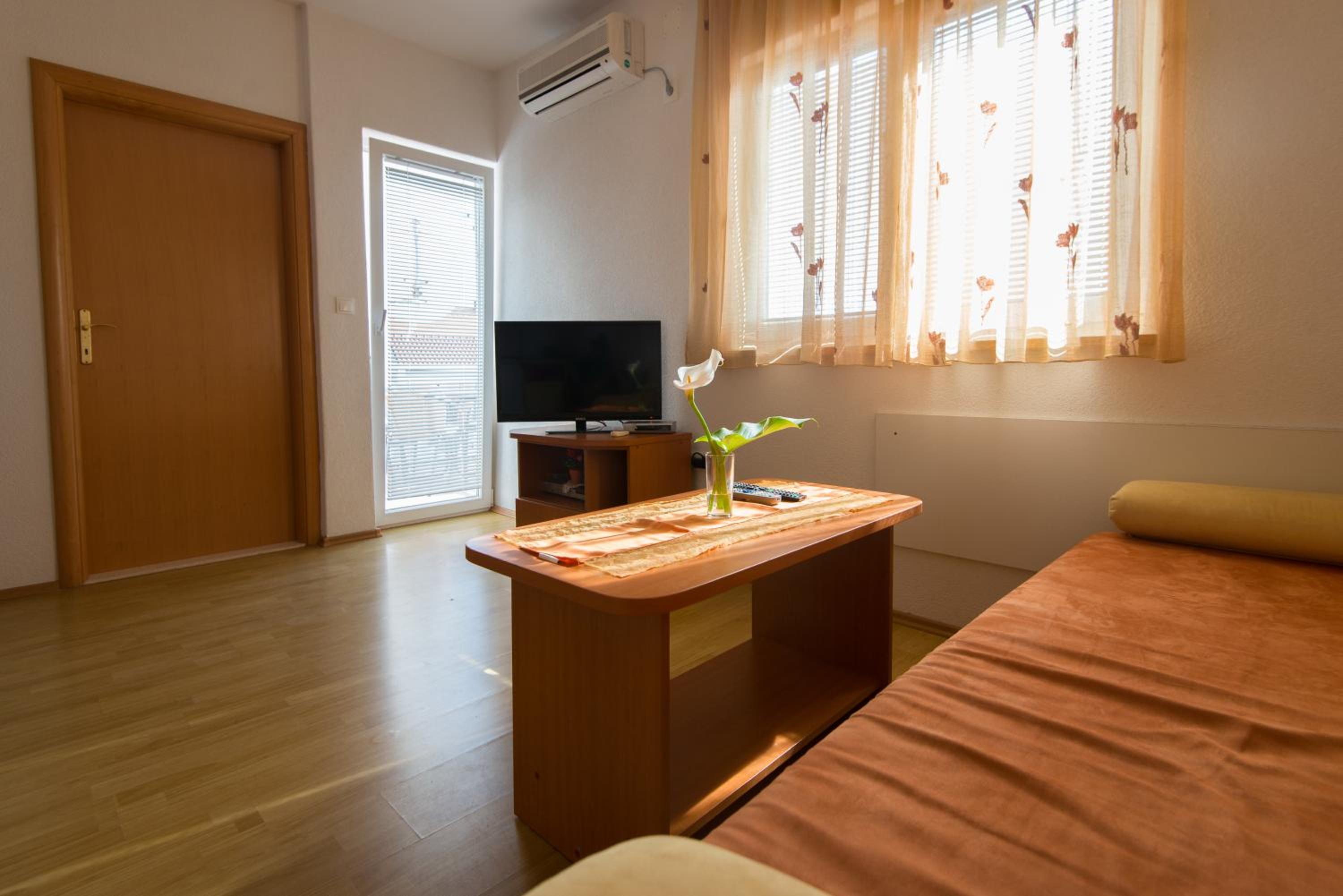 One-Bedroom Apartment with Balcony photo 2