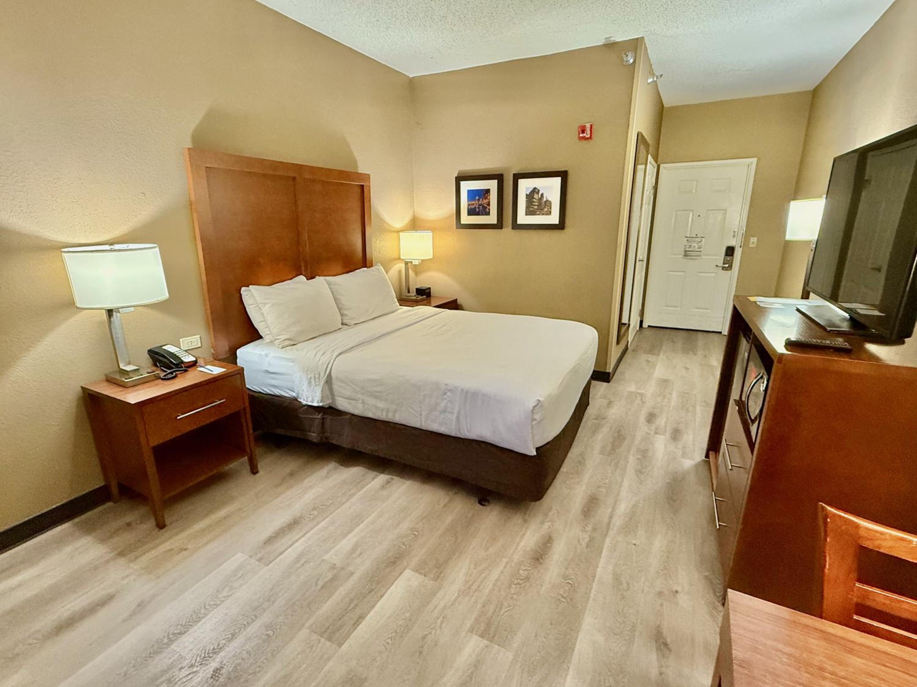 Queen Room - Non-Smoking - Photo 2