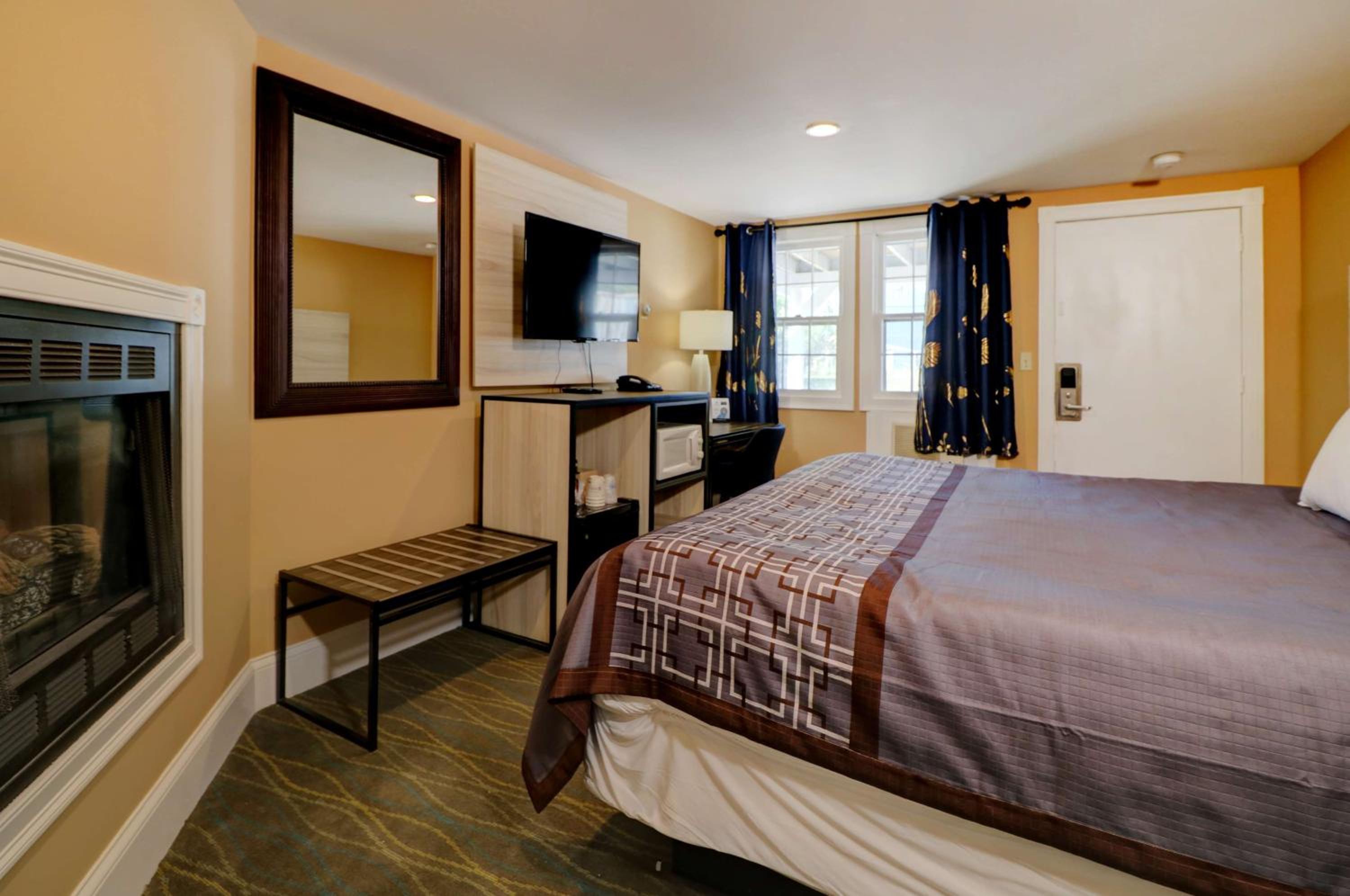 King Suite with Spa Bath and Fireplace - Non-Smoking photo 1