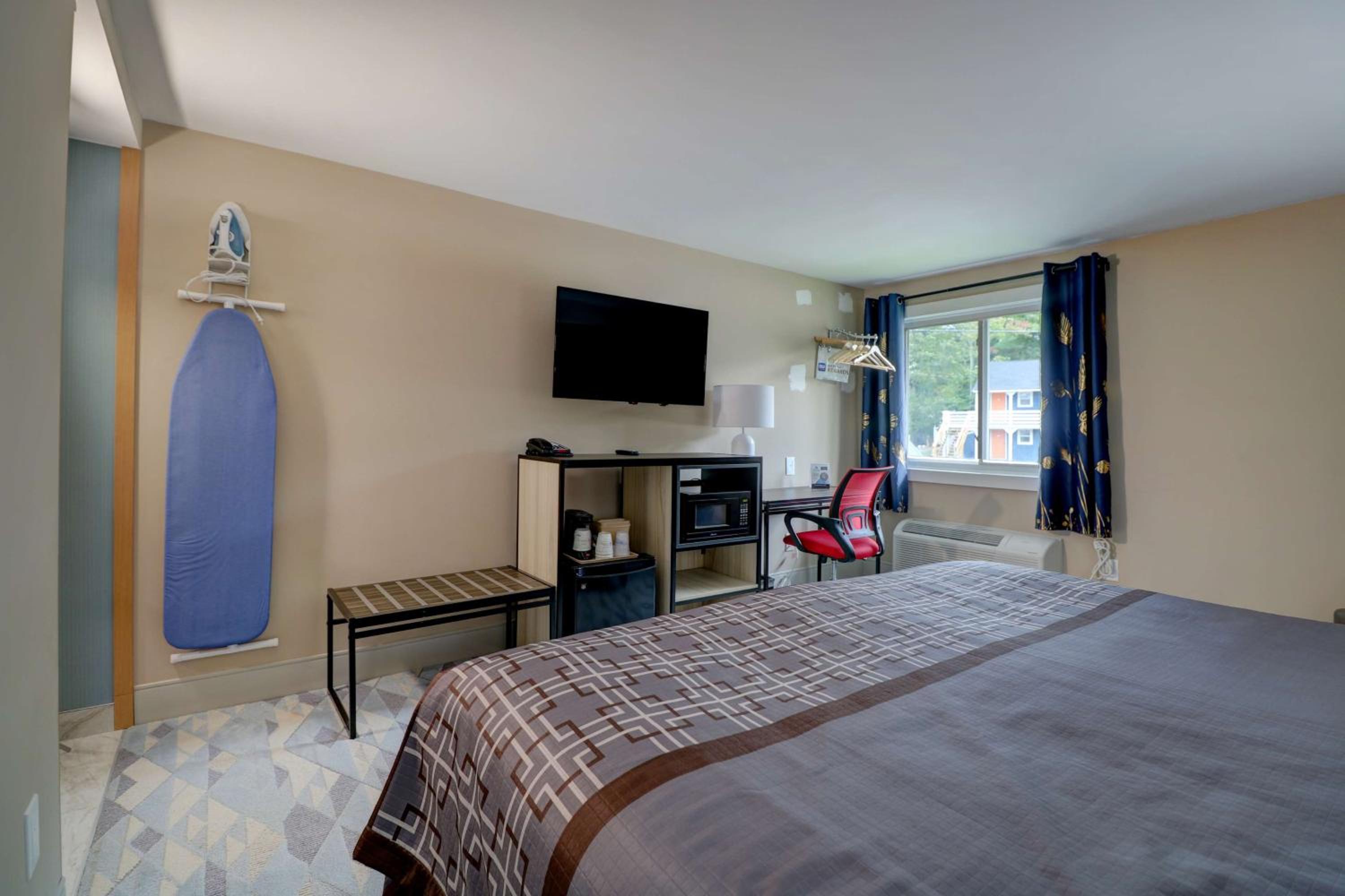 King Room - Non-Smoking photo 1
