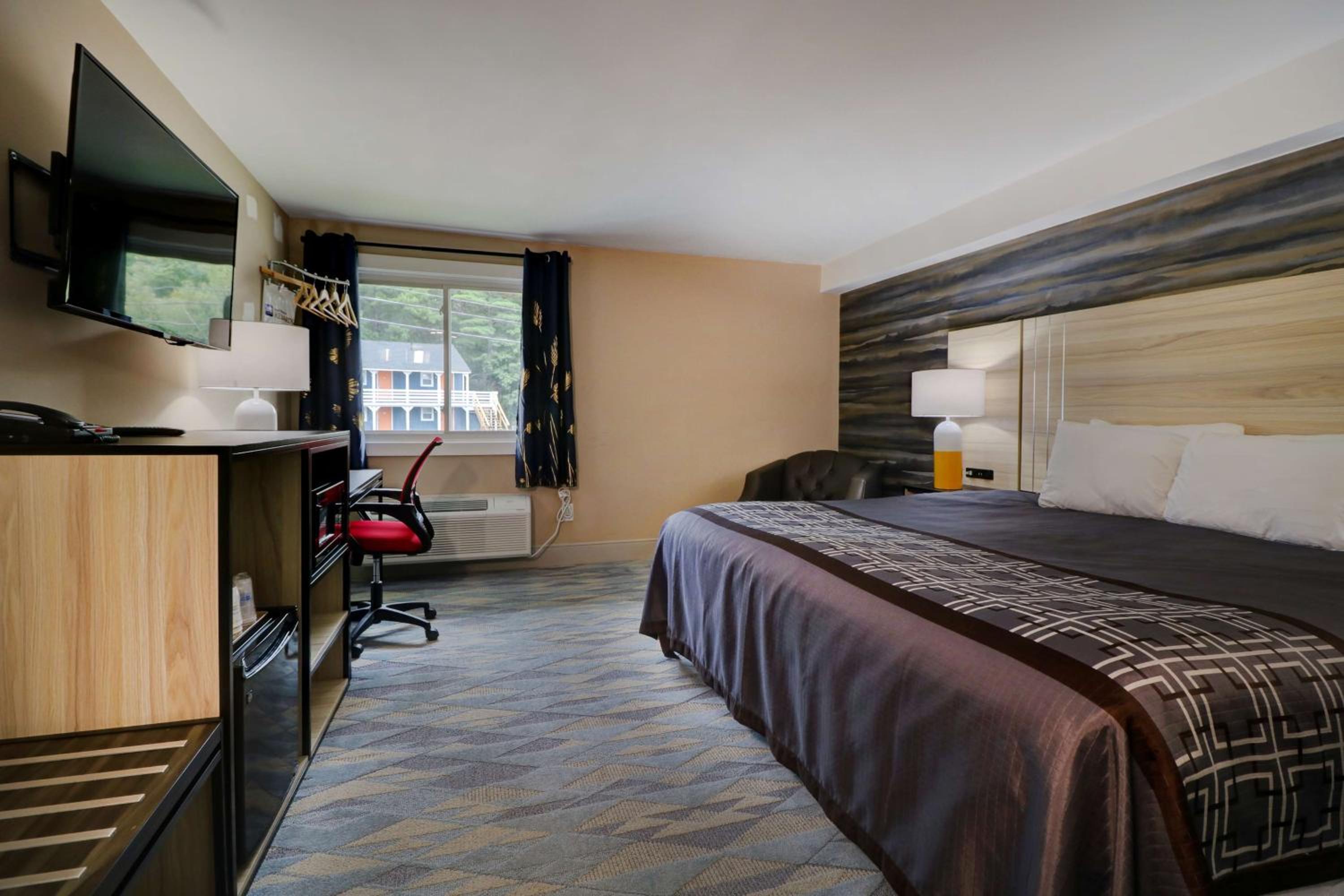 King Room - Non-Smoking photo 2