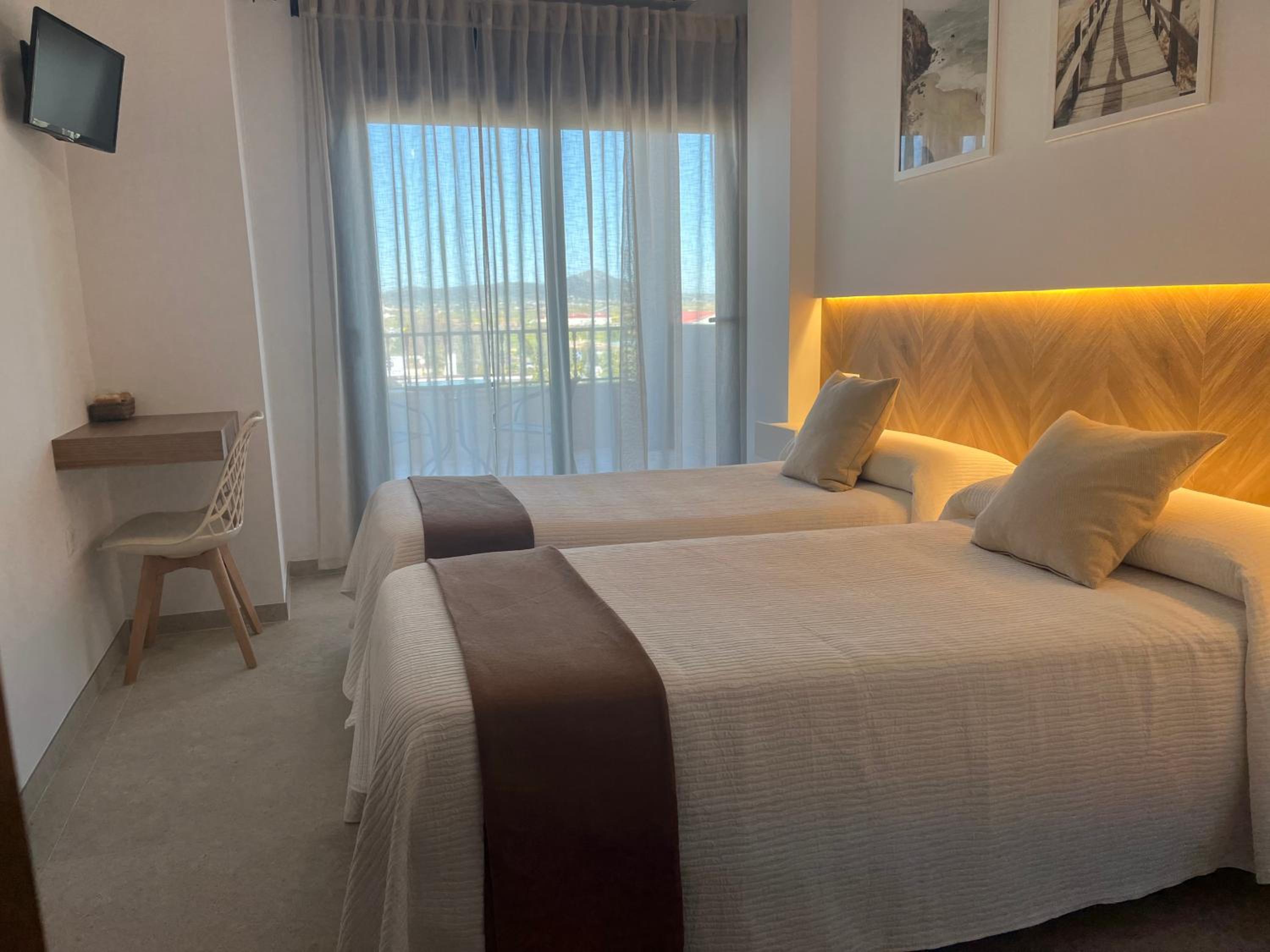 Twin Room with Terrace - Photo 4