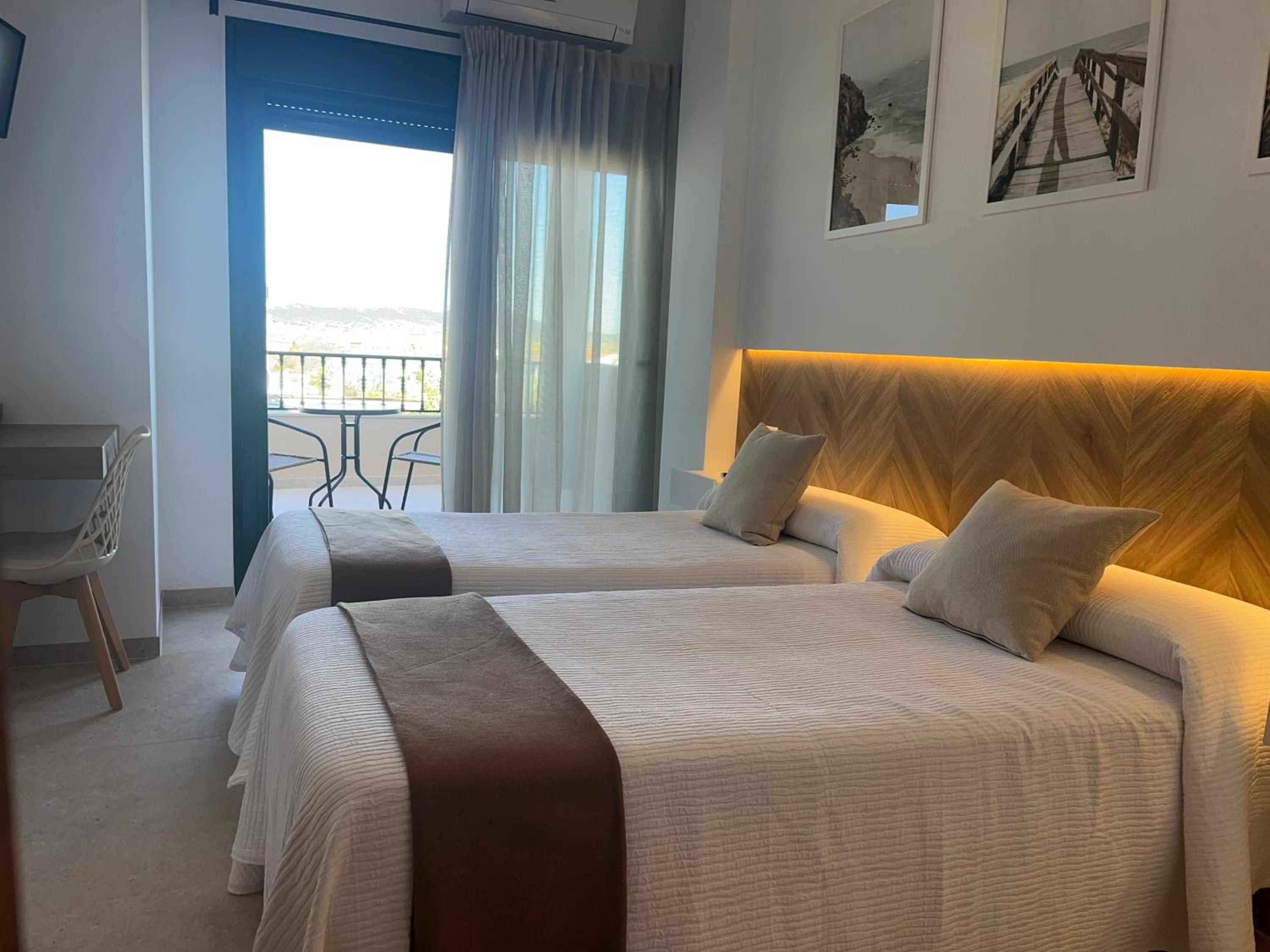 Twin Room with Terrace - Photo 2
