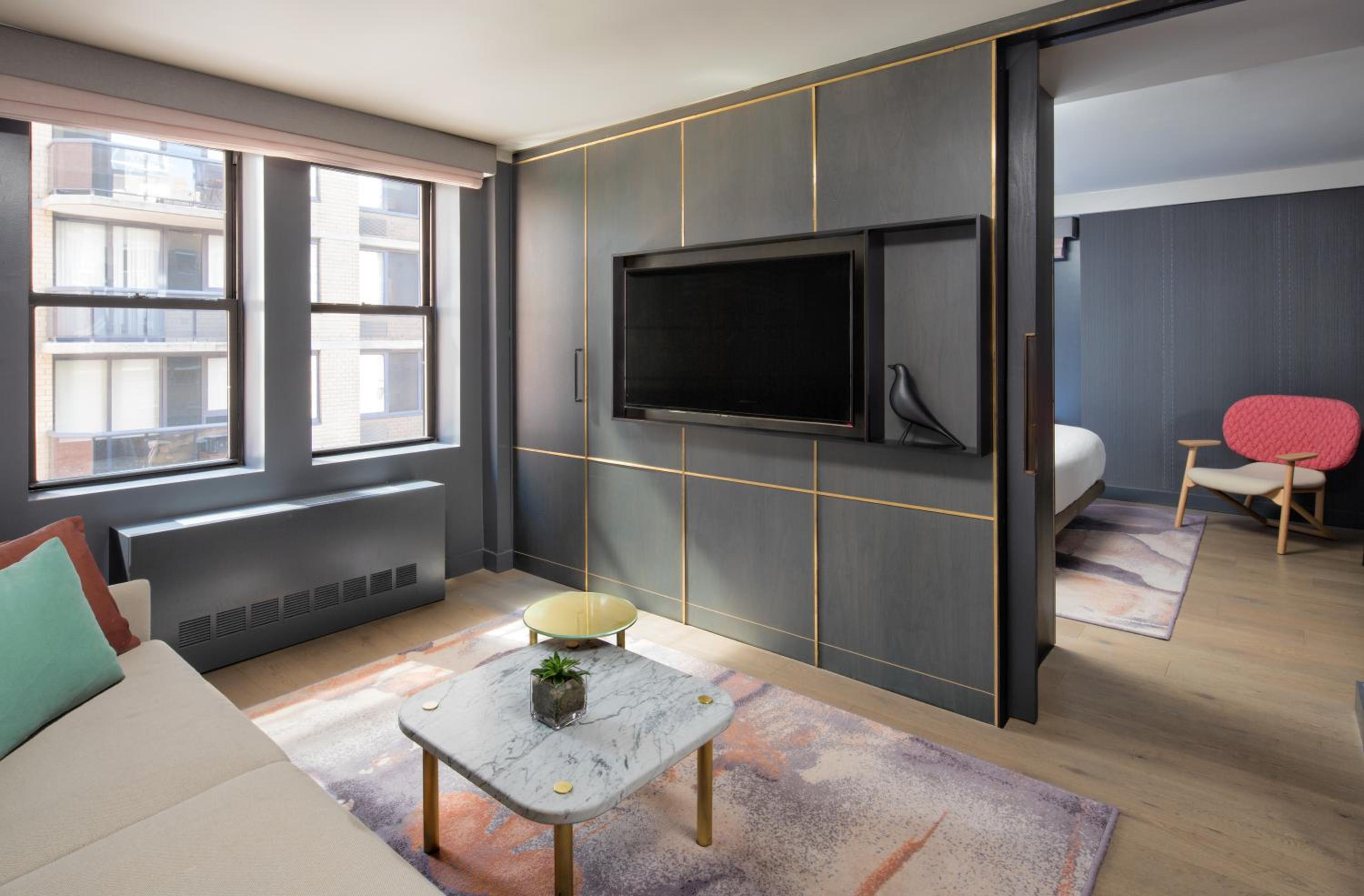 One-Bedroom Corner King Suite thumbnail 6