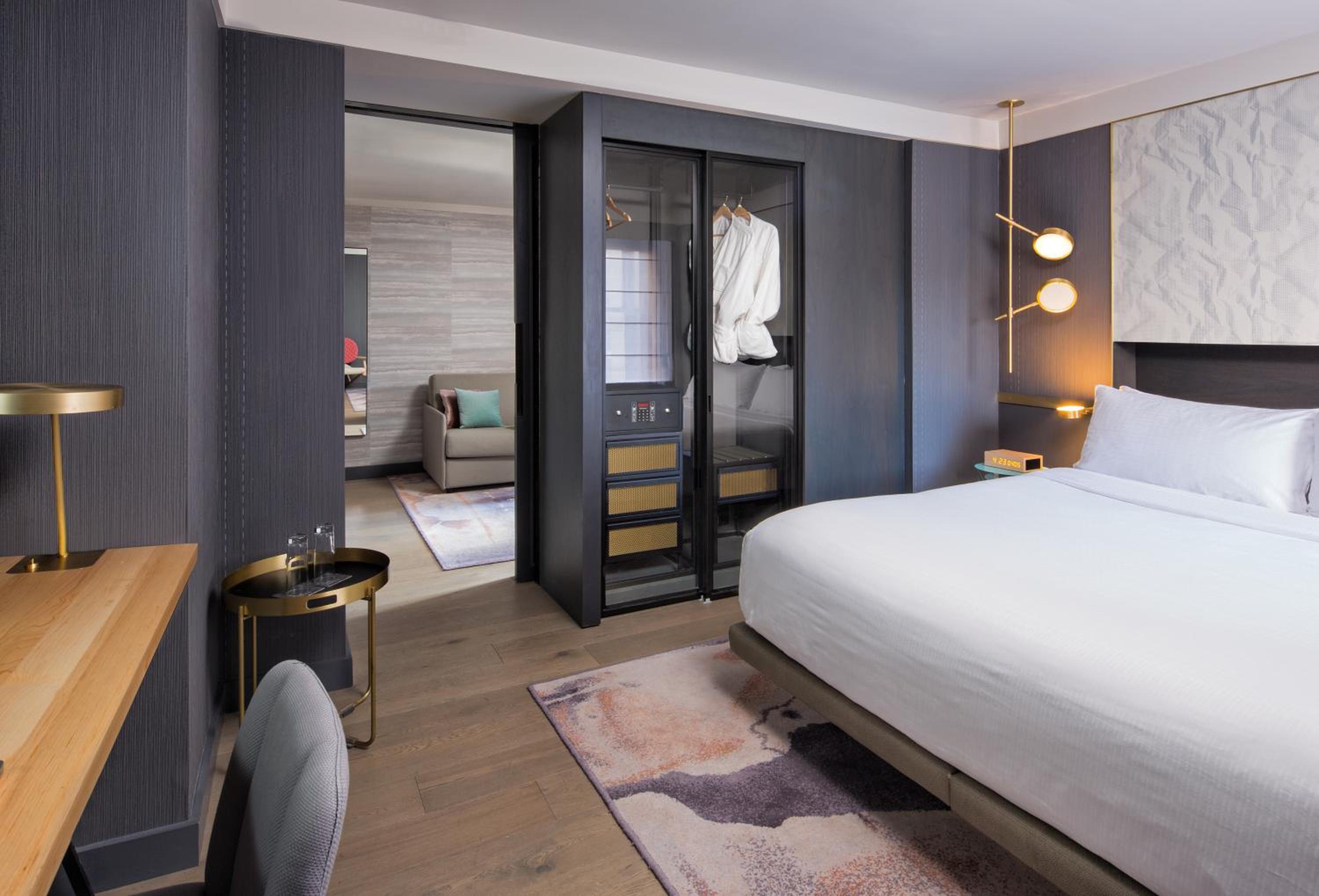 One-Bedroom King Suite thumbnail 5